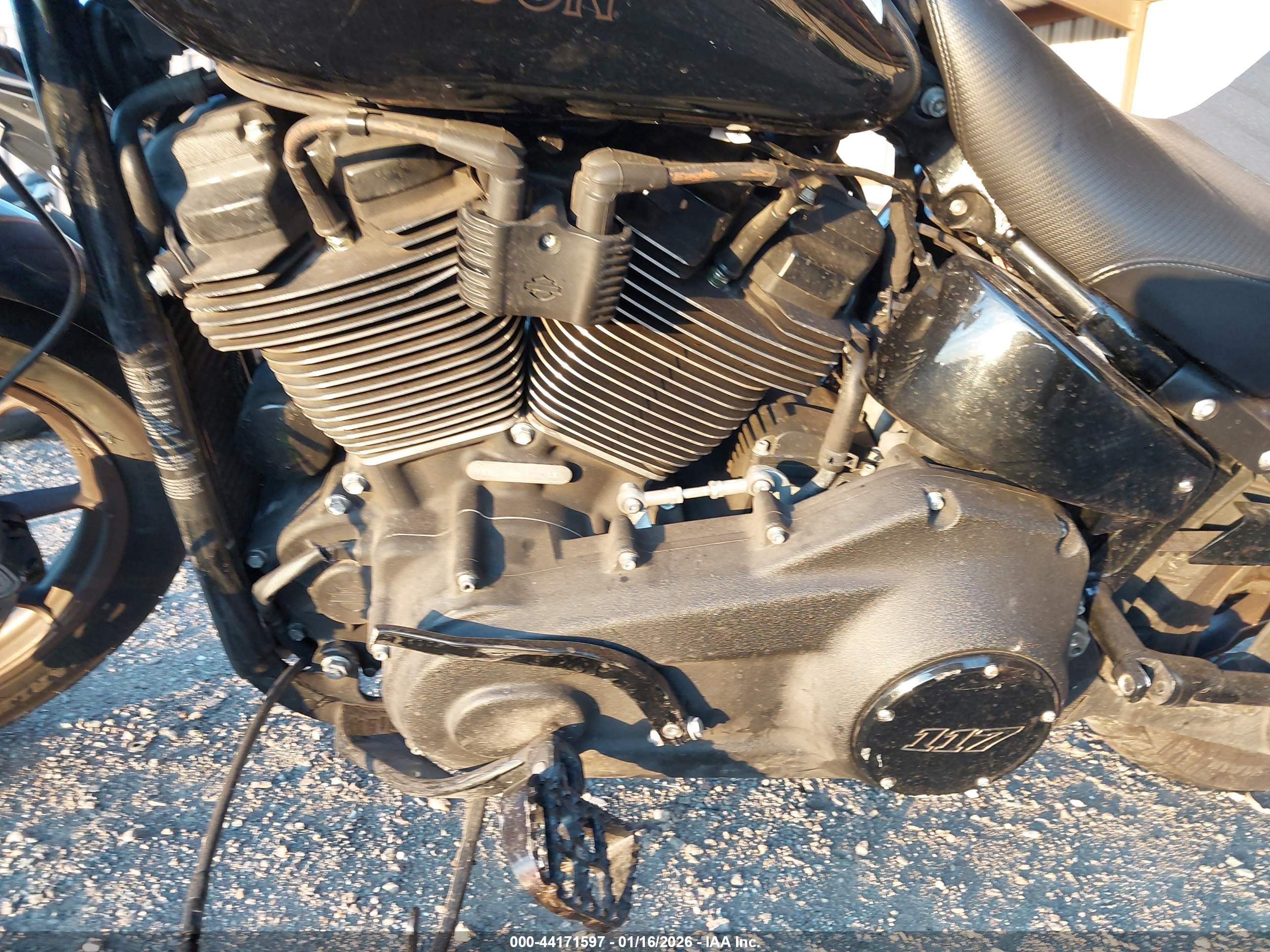 HARLEY-DAVIDSON FXLRS image 9