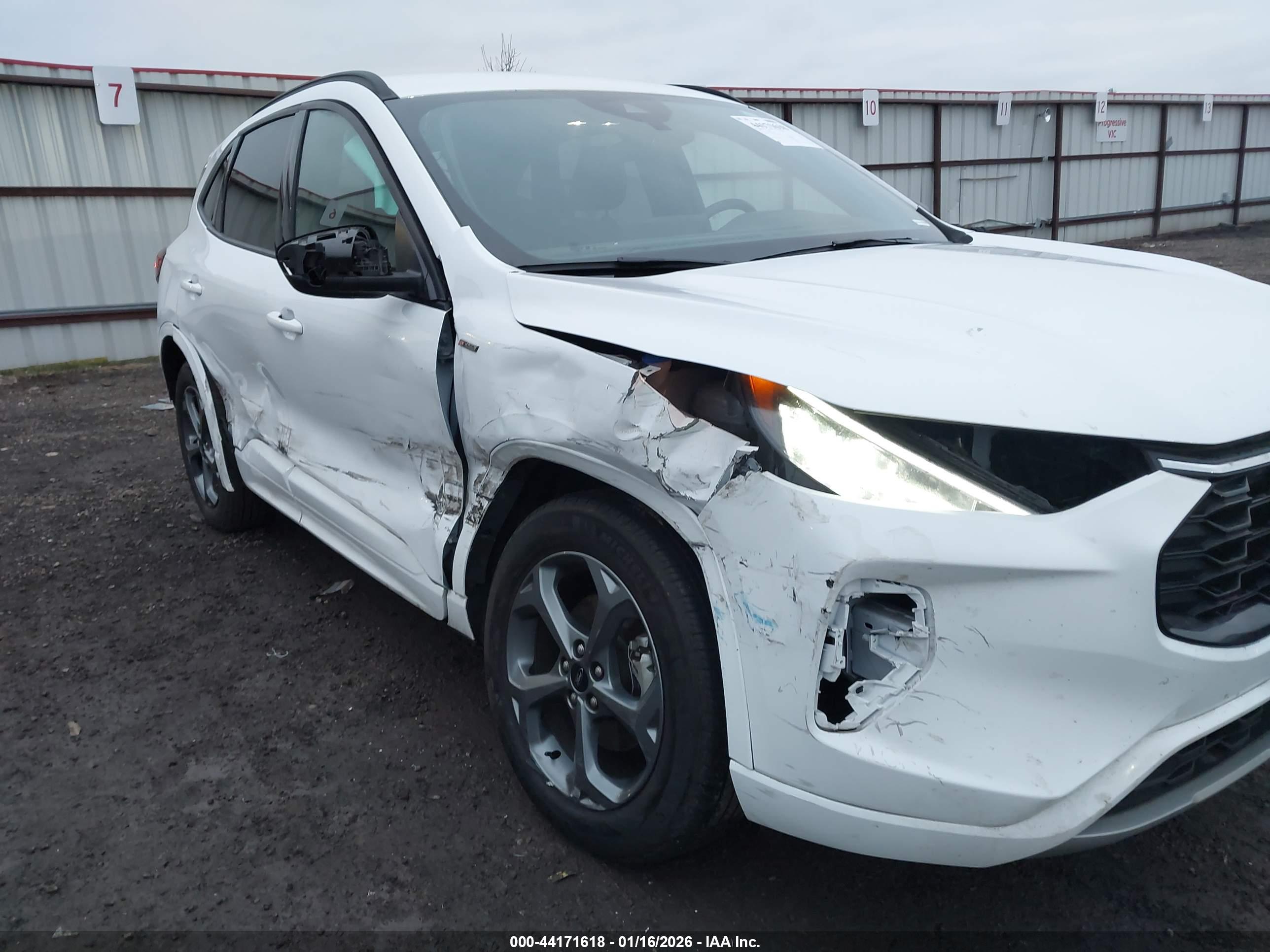FORD ESCAPE image 6