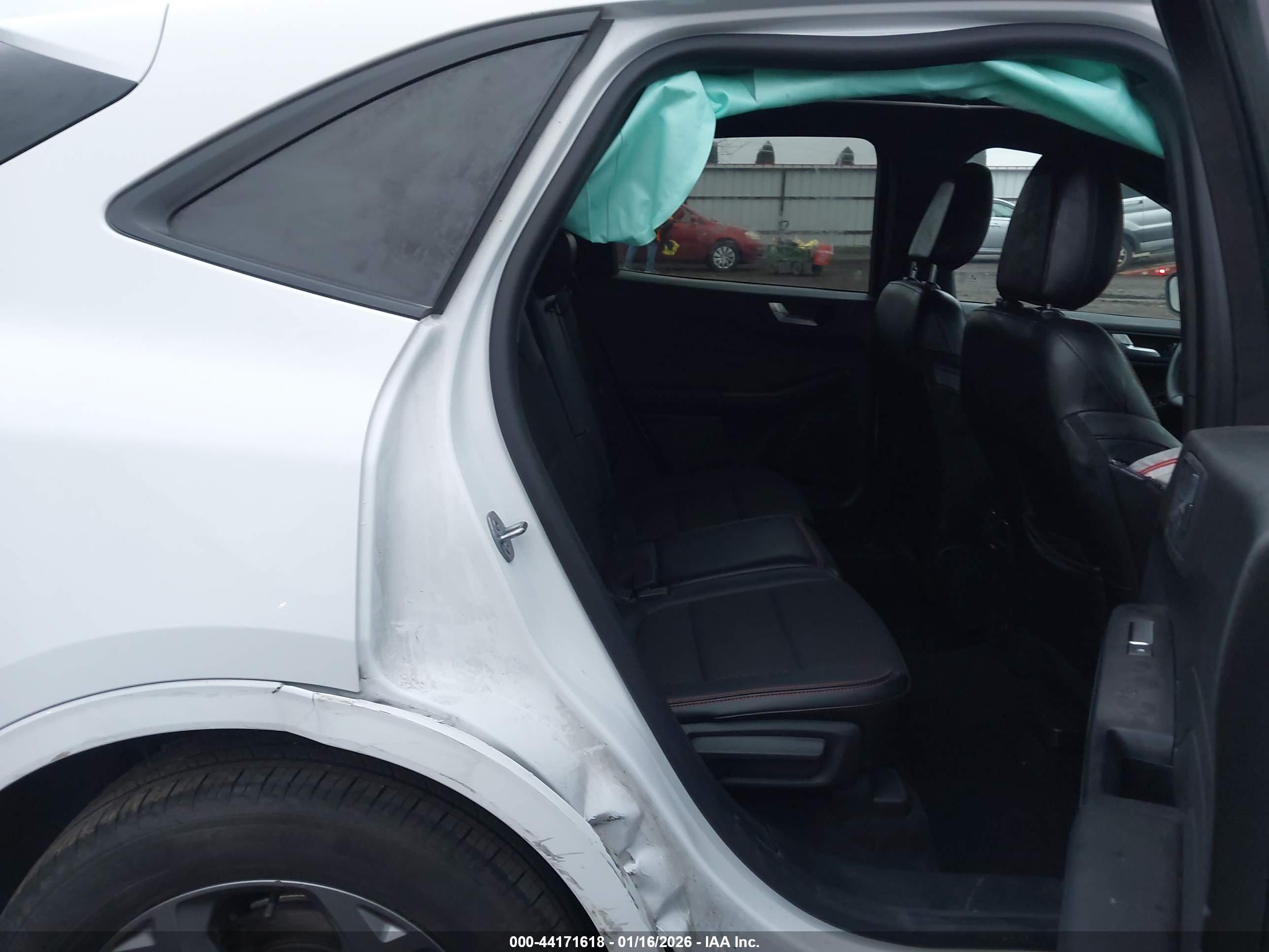 FORD ESCAPE image 8