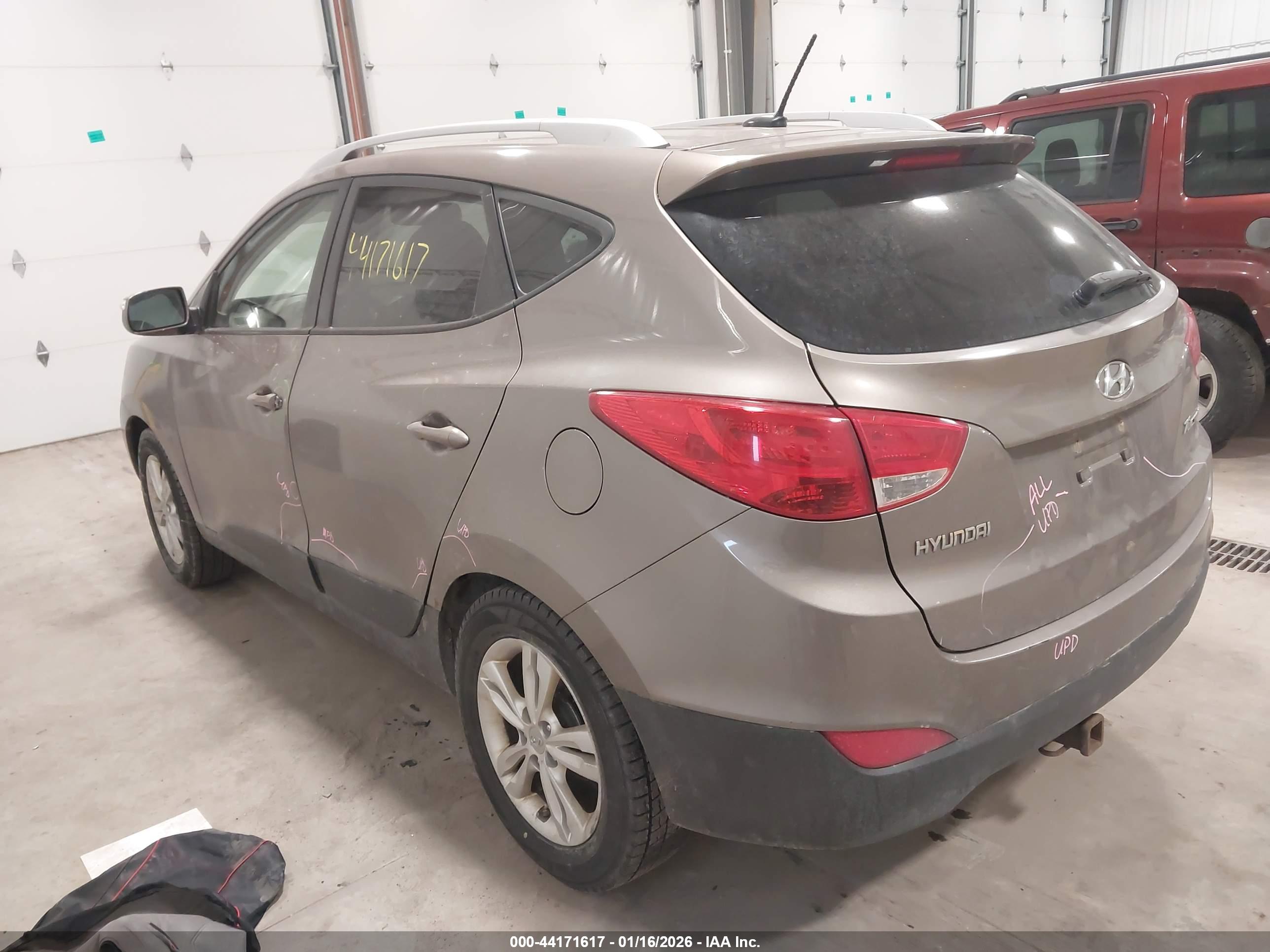 HYUNDAI TUCSON image 3