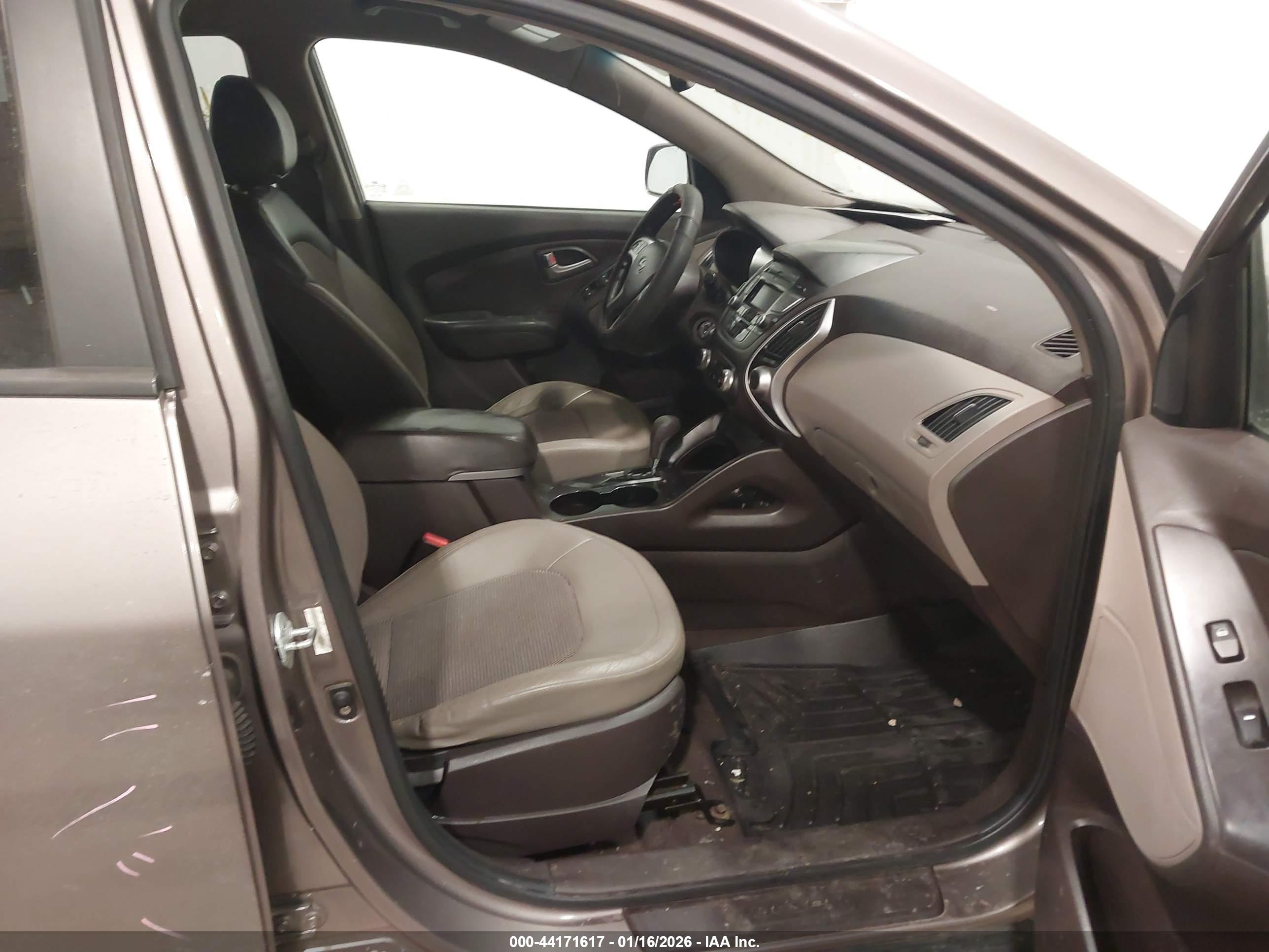 HYUNDAI TUCSON image 5