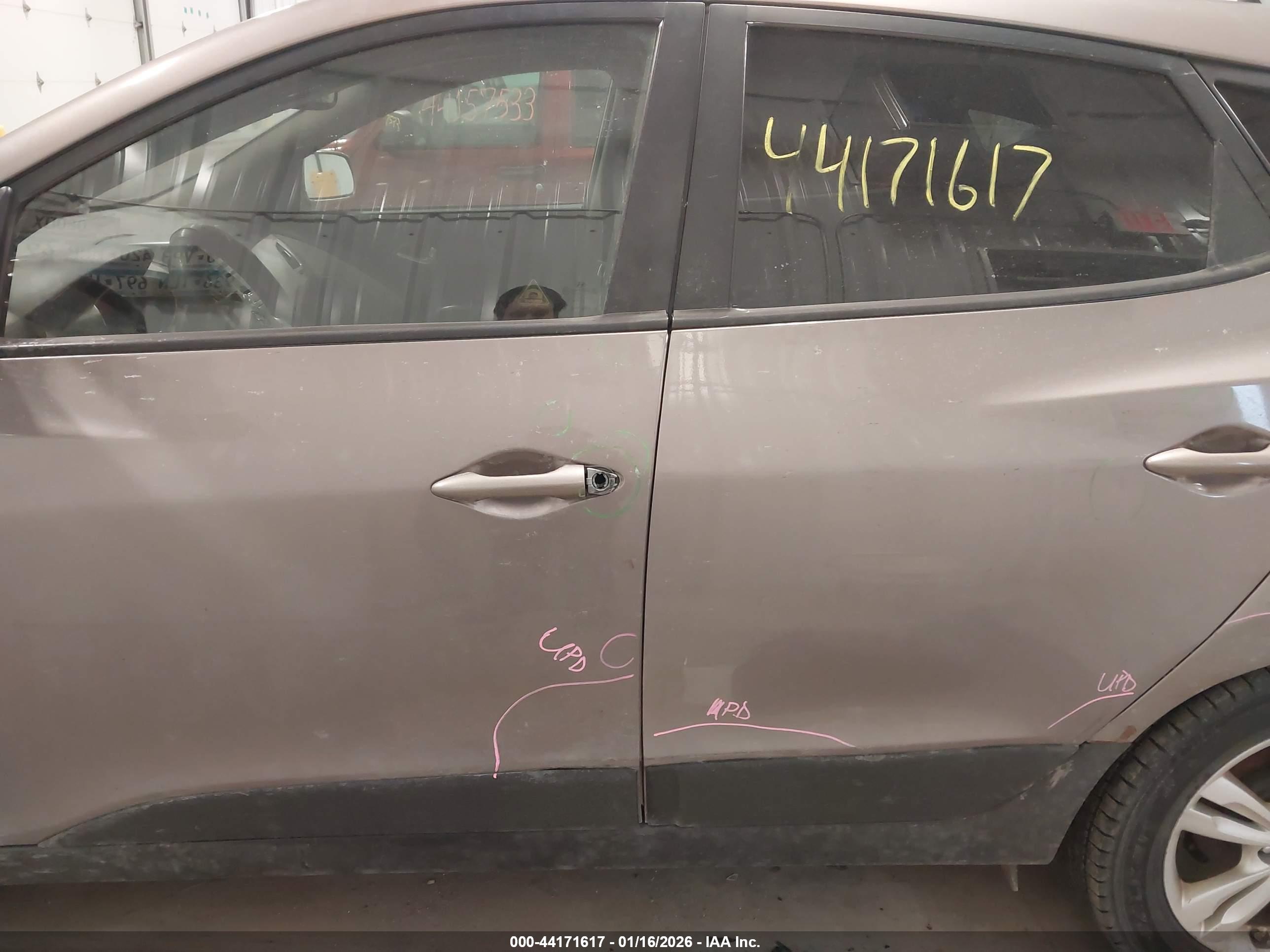 HYUNDAI TUCSON image 6