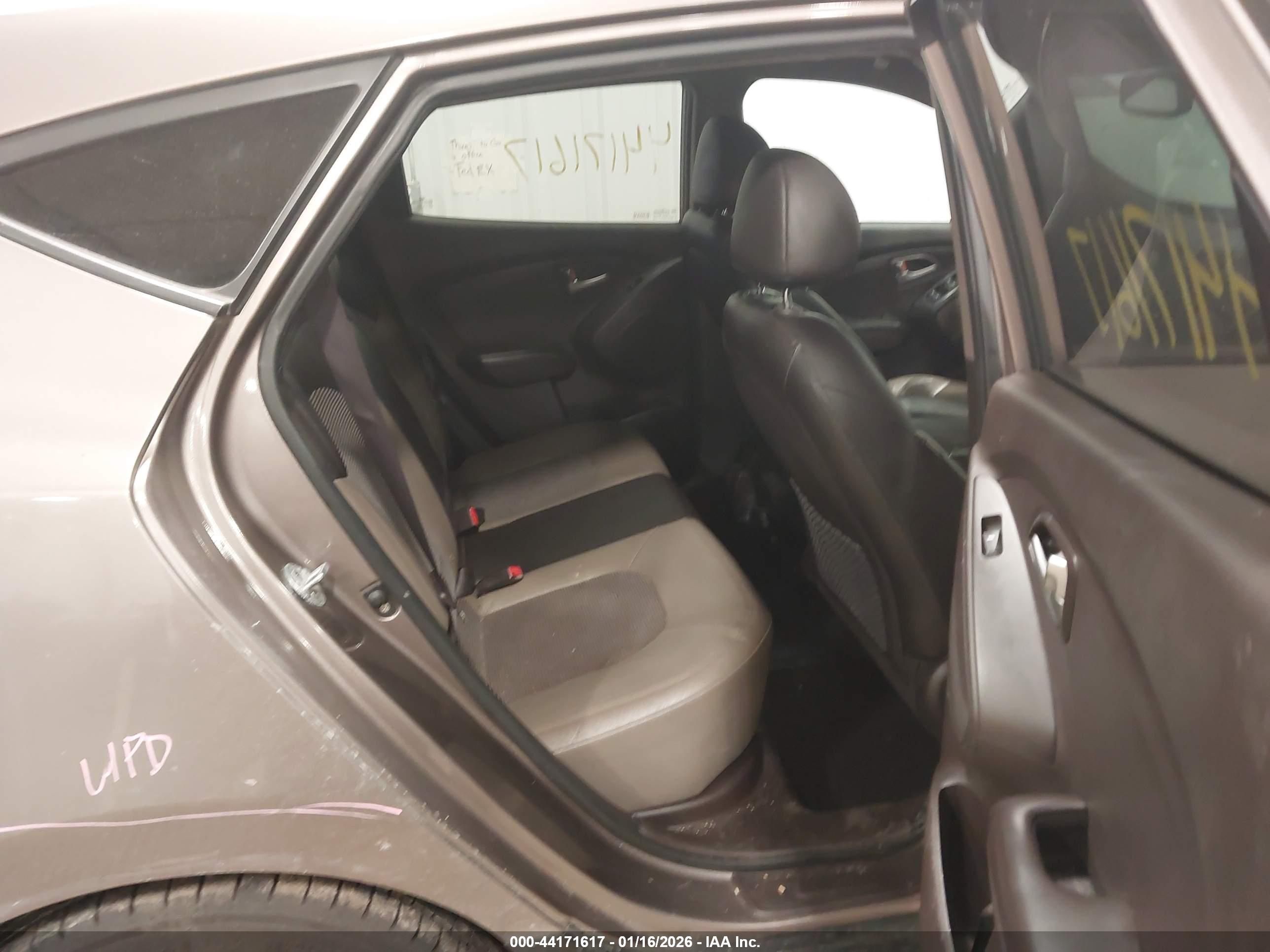 HYUNDAI TUCSON image 8