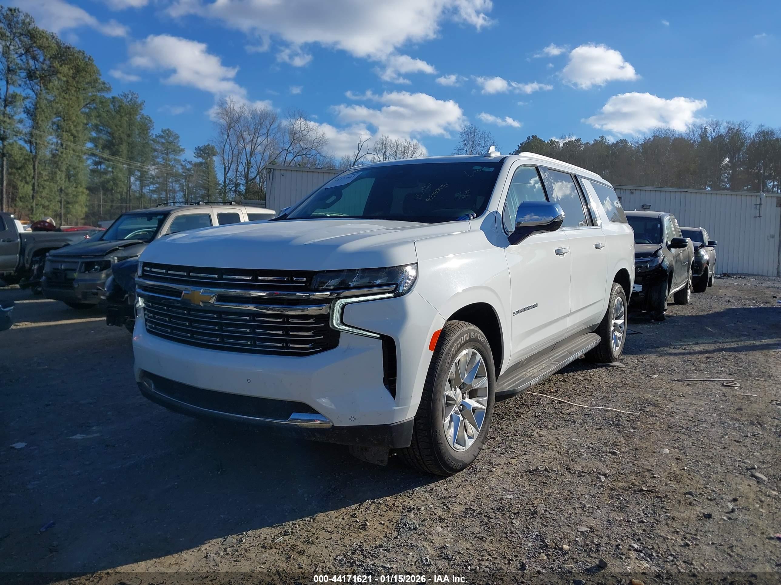 CHEVROLET SUBURBAN image 2