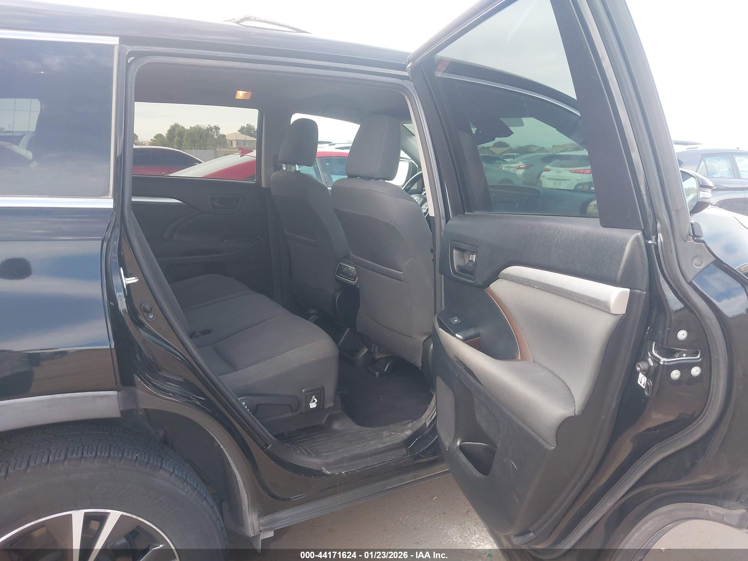 TOYOTA HIGHLANDER image 8
