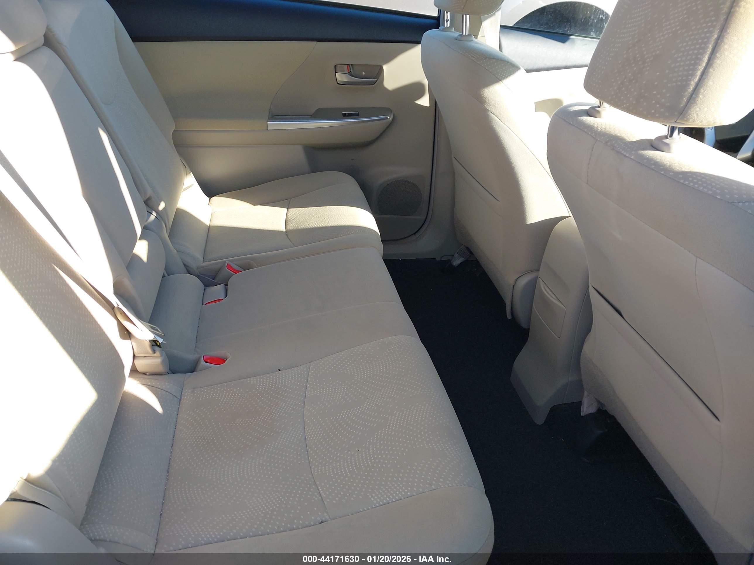 TOYOTA PRIUS image 8