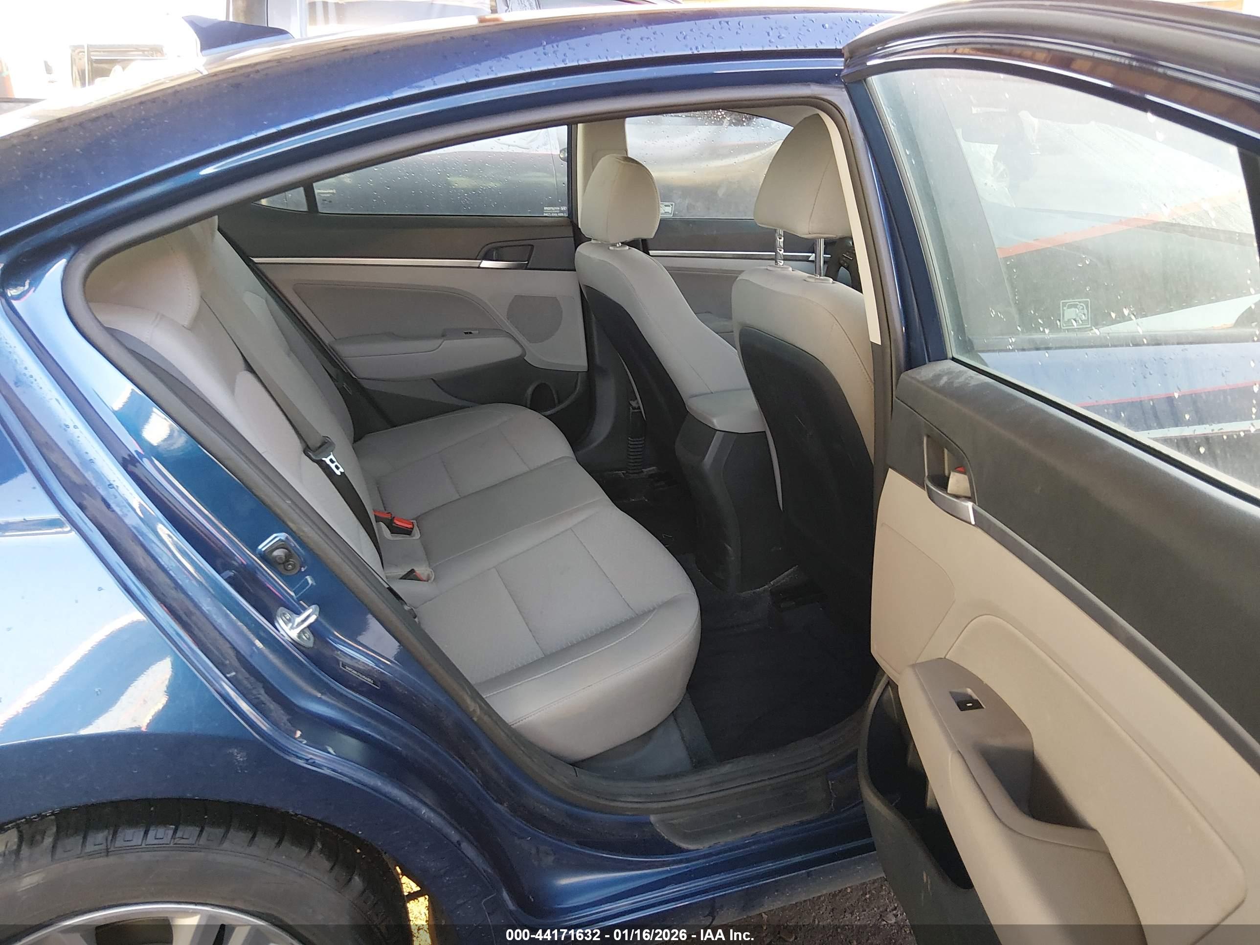HYUNDAI ELANTRA image 8