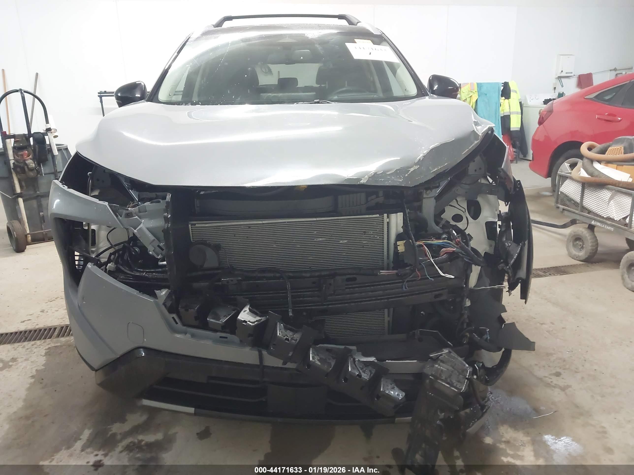 NISSAN ROGUE image 6