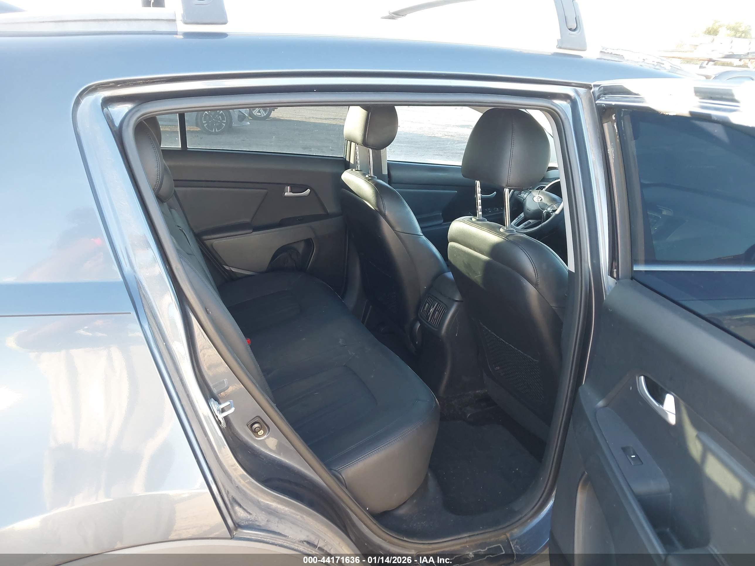 KIA SPORTAGE image 8