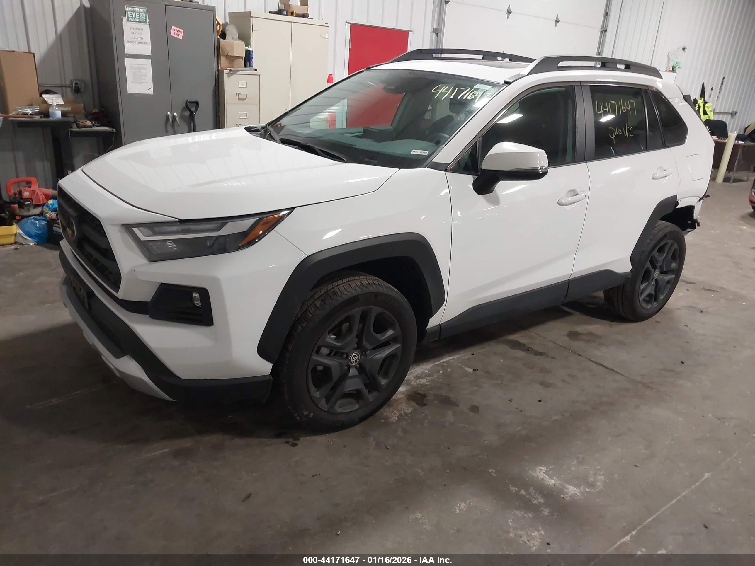 TOYOTA RAV4 image 2