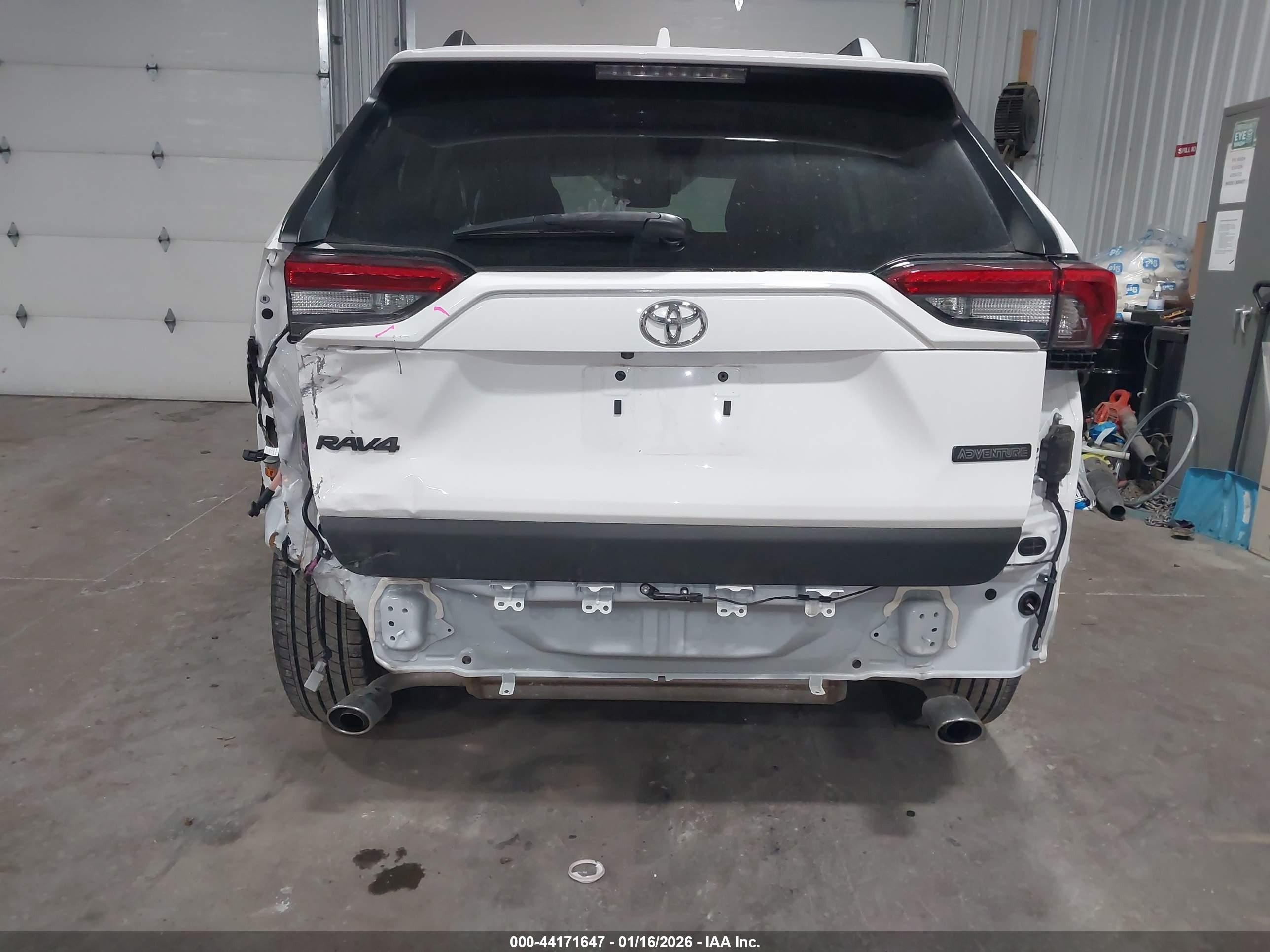 TOYOTA RAV4 image 6