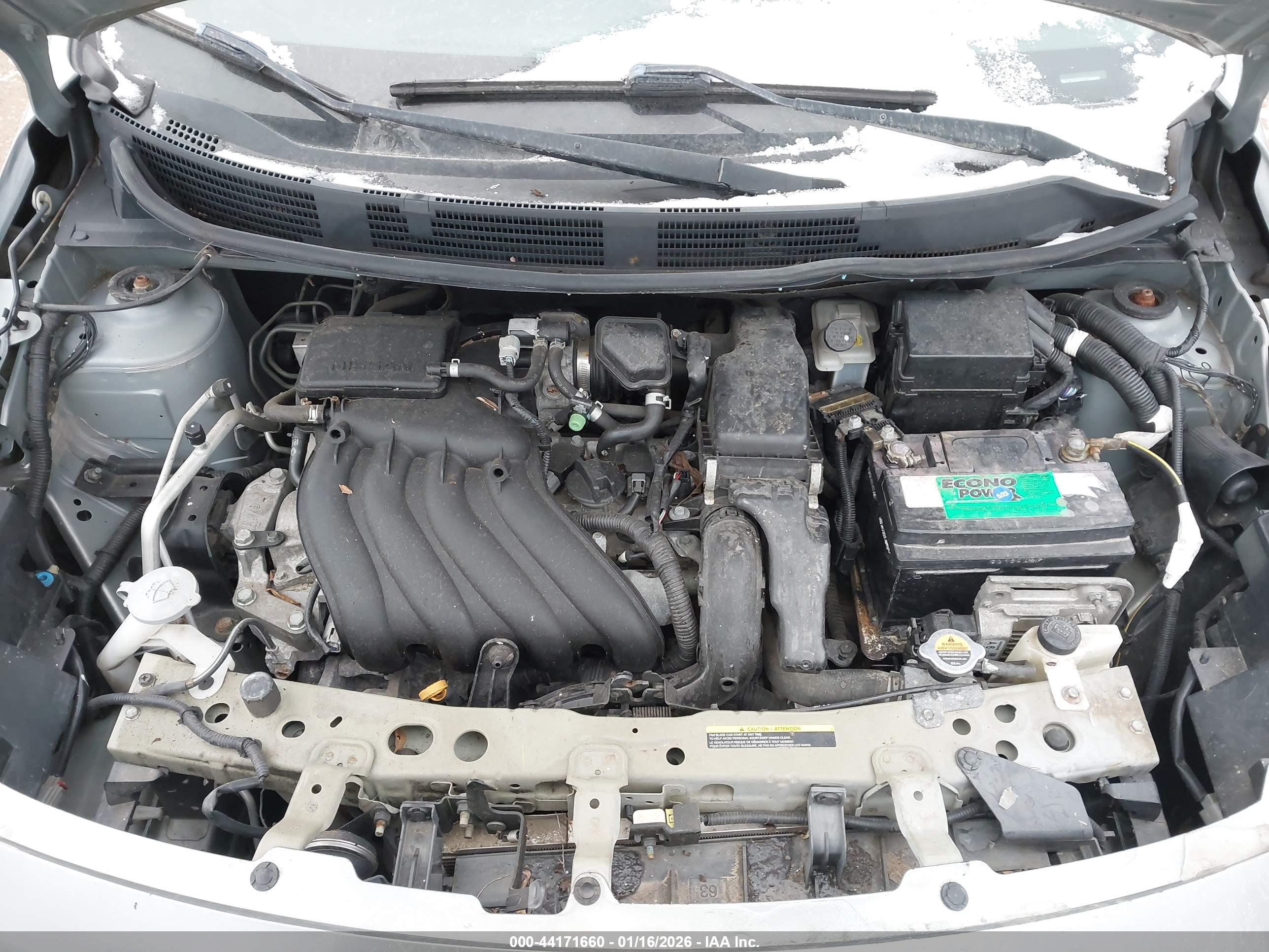 NISSAN VERSA image 10