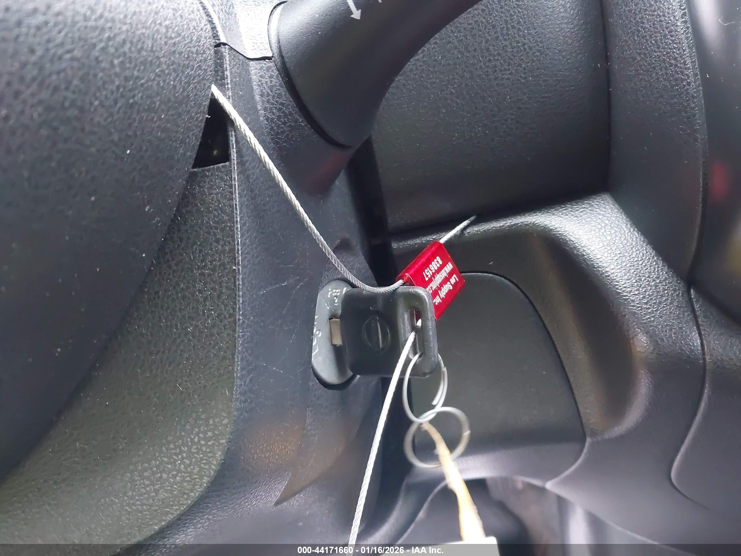NISSAN VERSA image 11