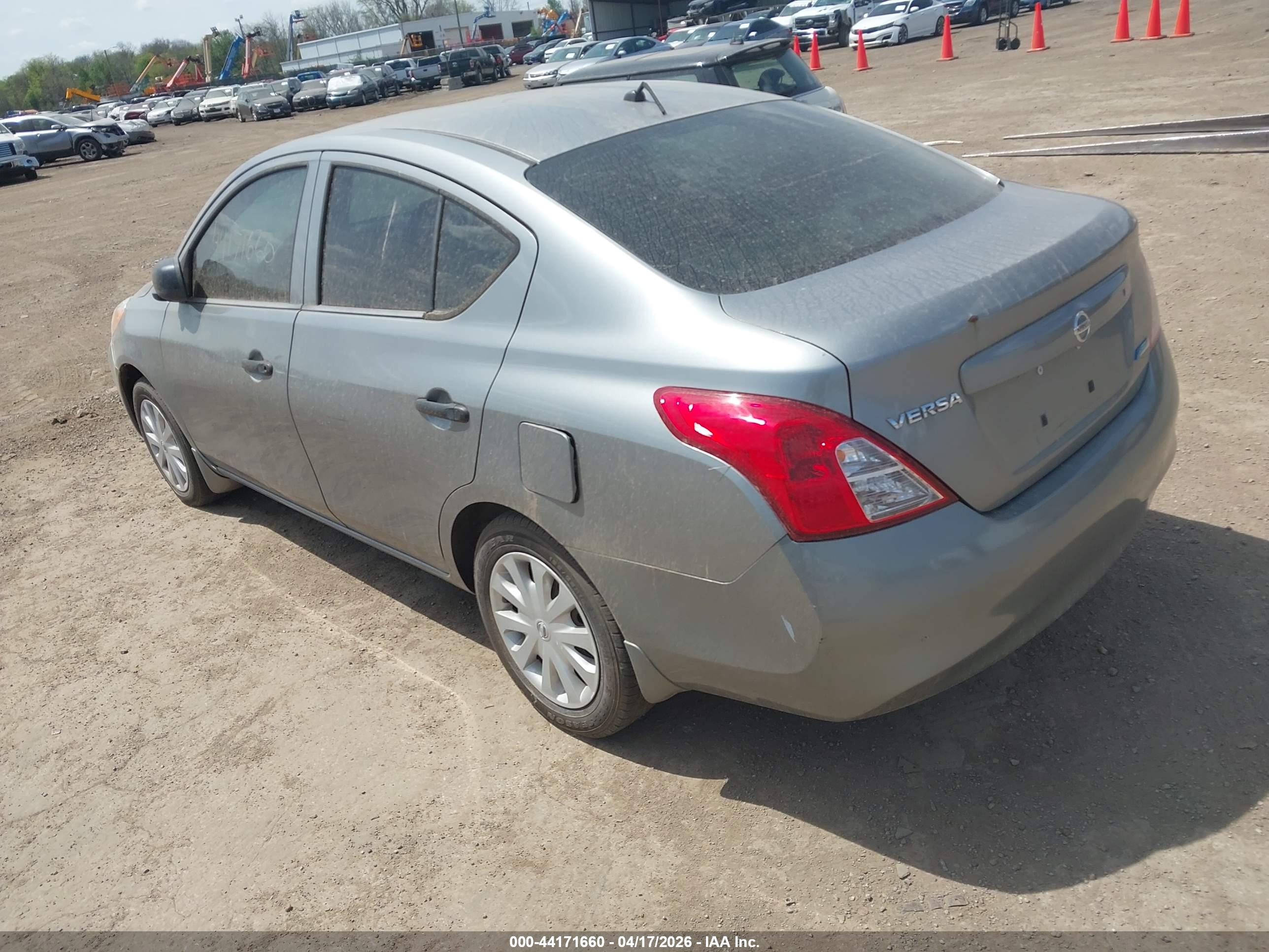 NISSAN VERSA image 3