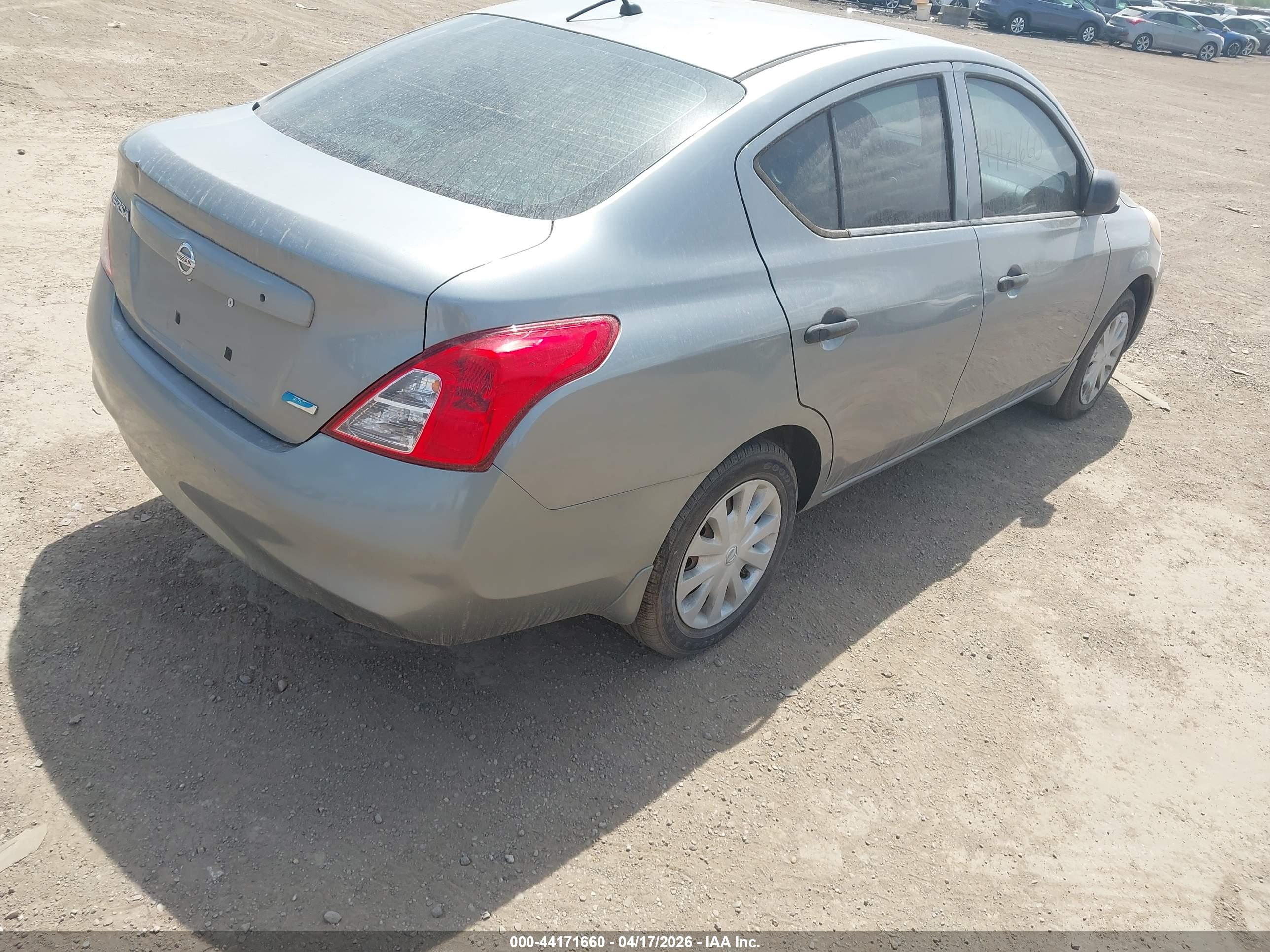NISSAN VERSA image 4