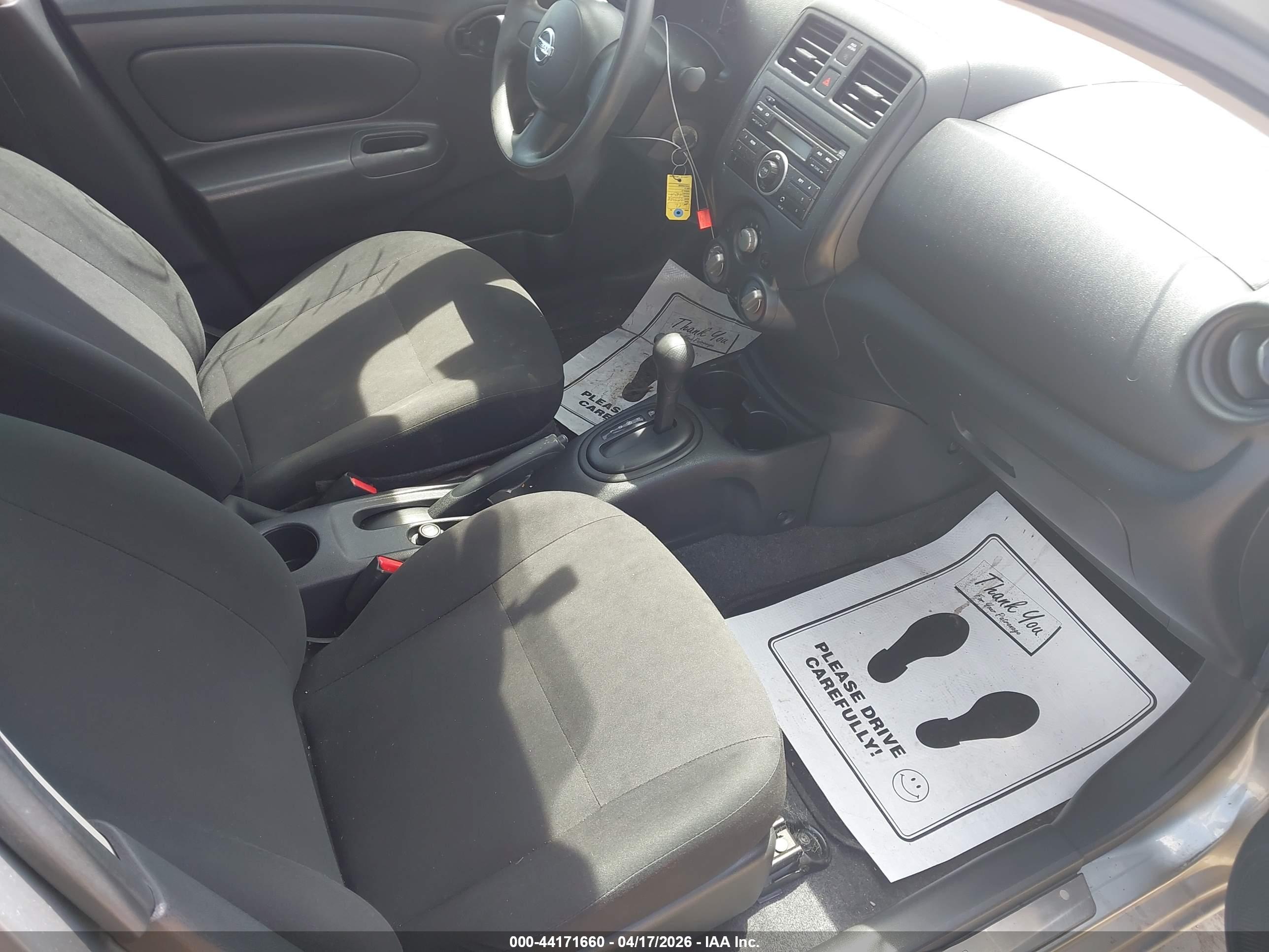 NISSAN VERSA image 5