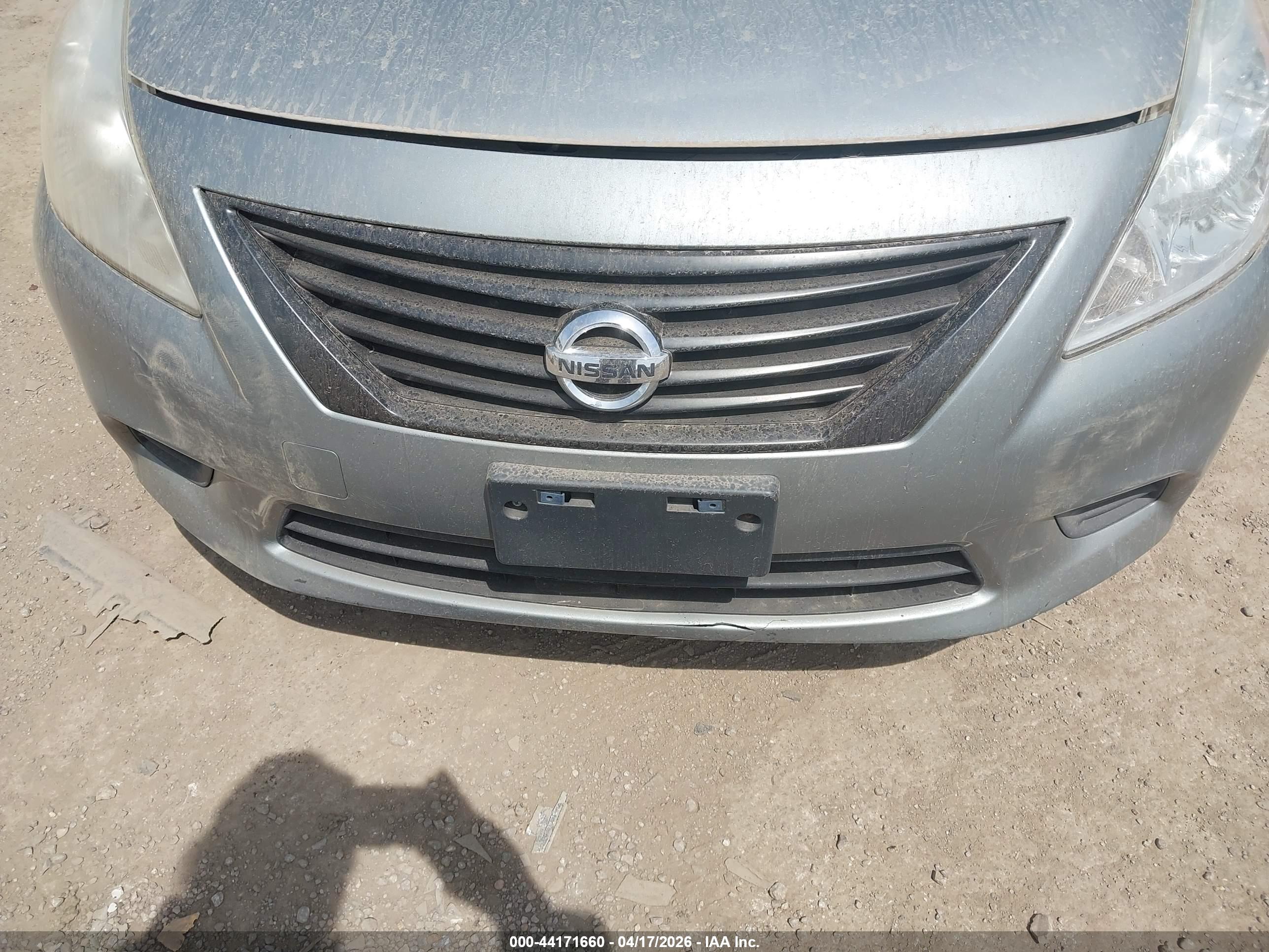 NISSAN VERSA image 6