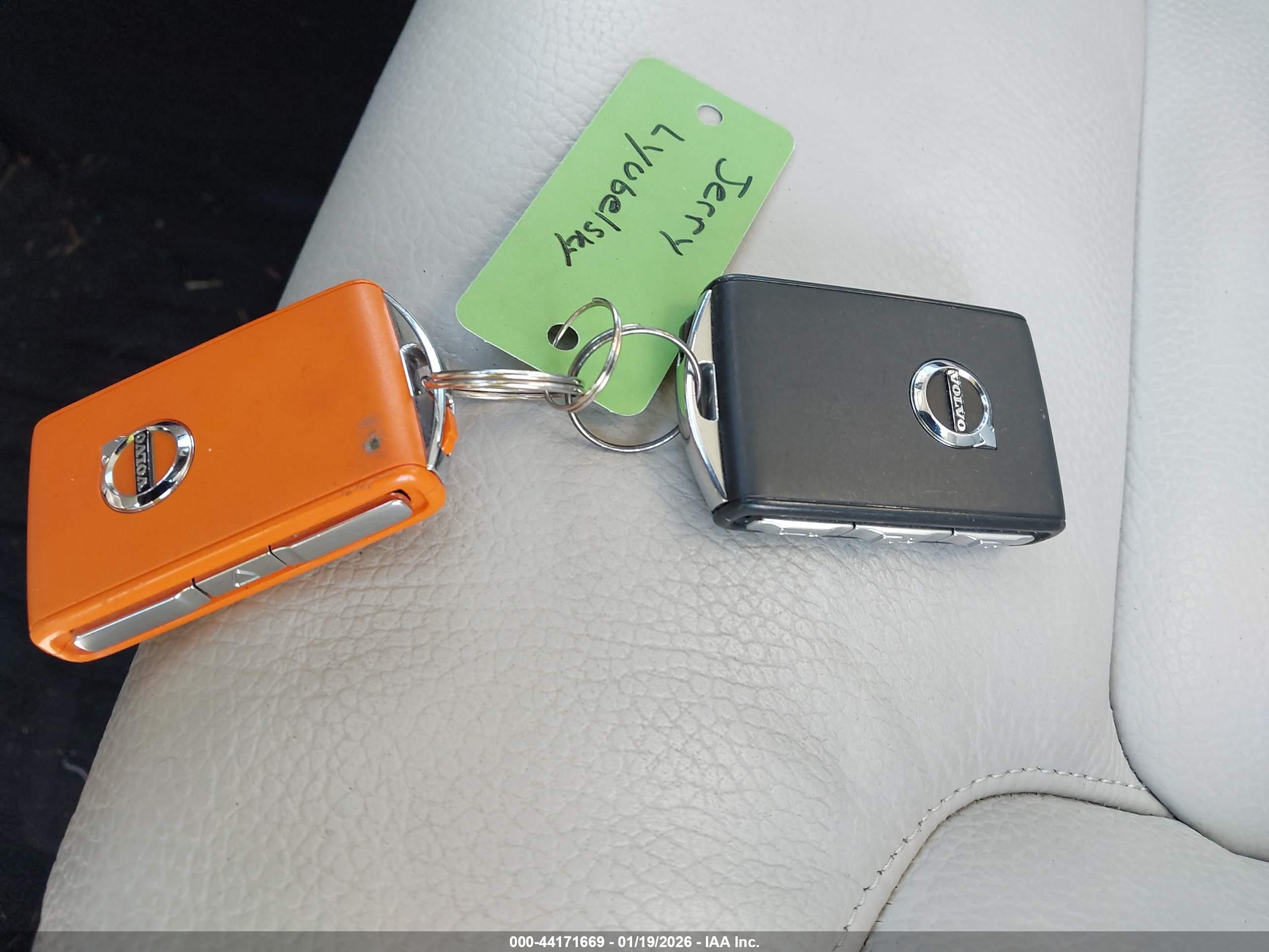 VOLVO XC60 image 11