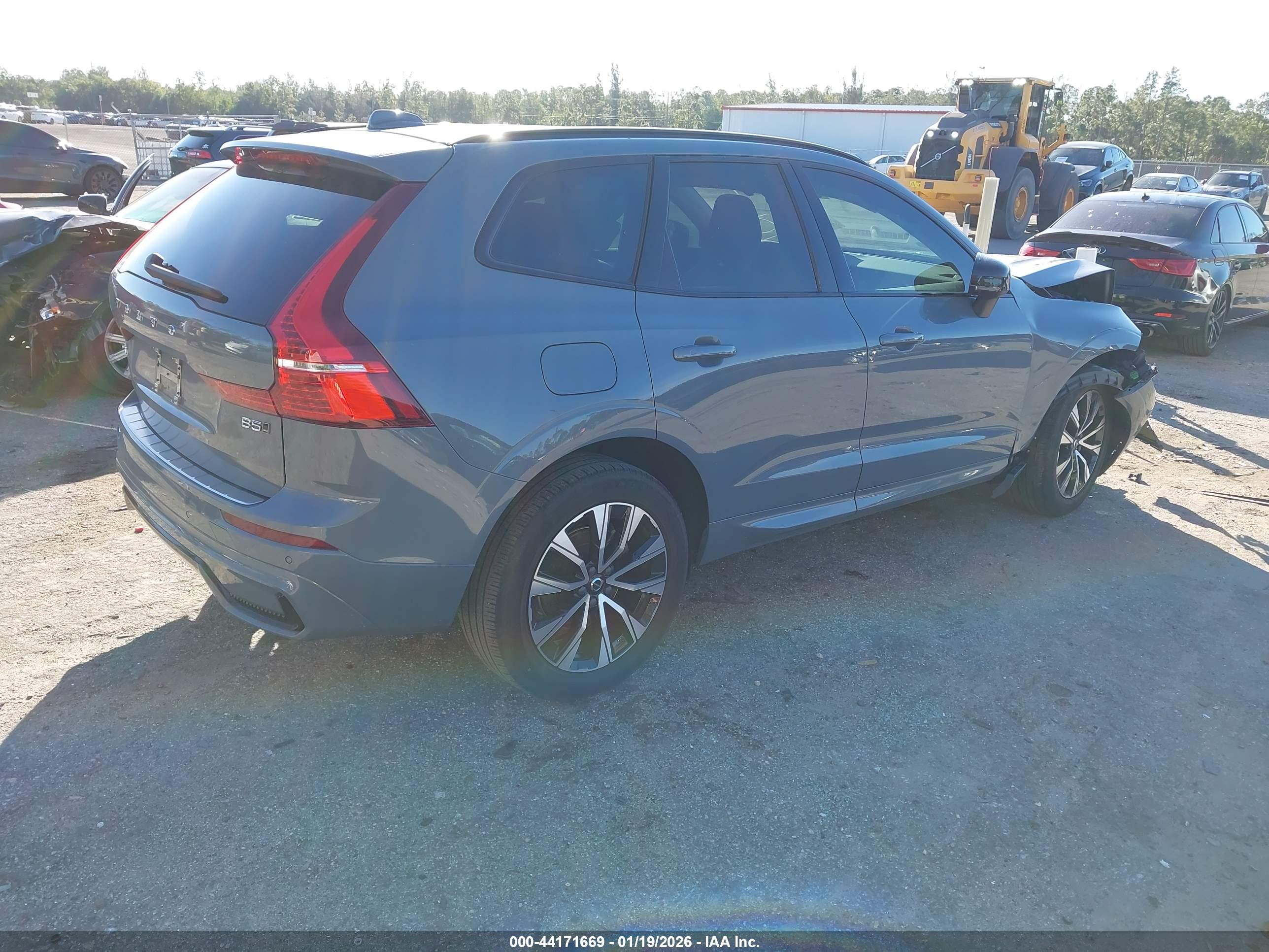 VOLVO XC60 image 4