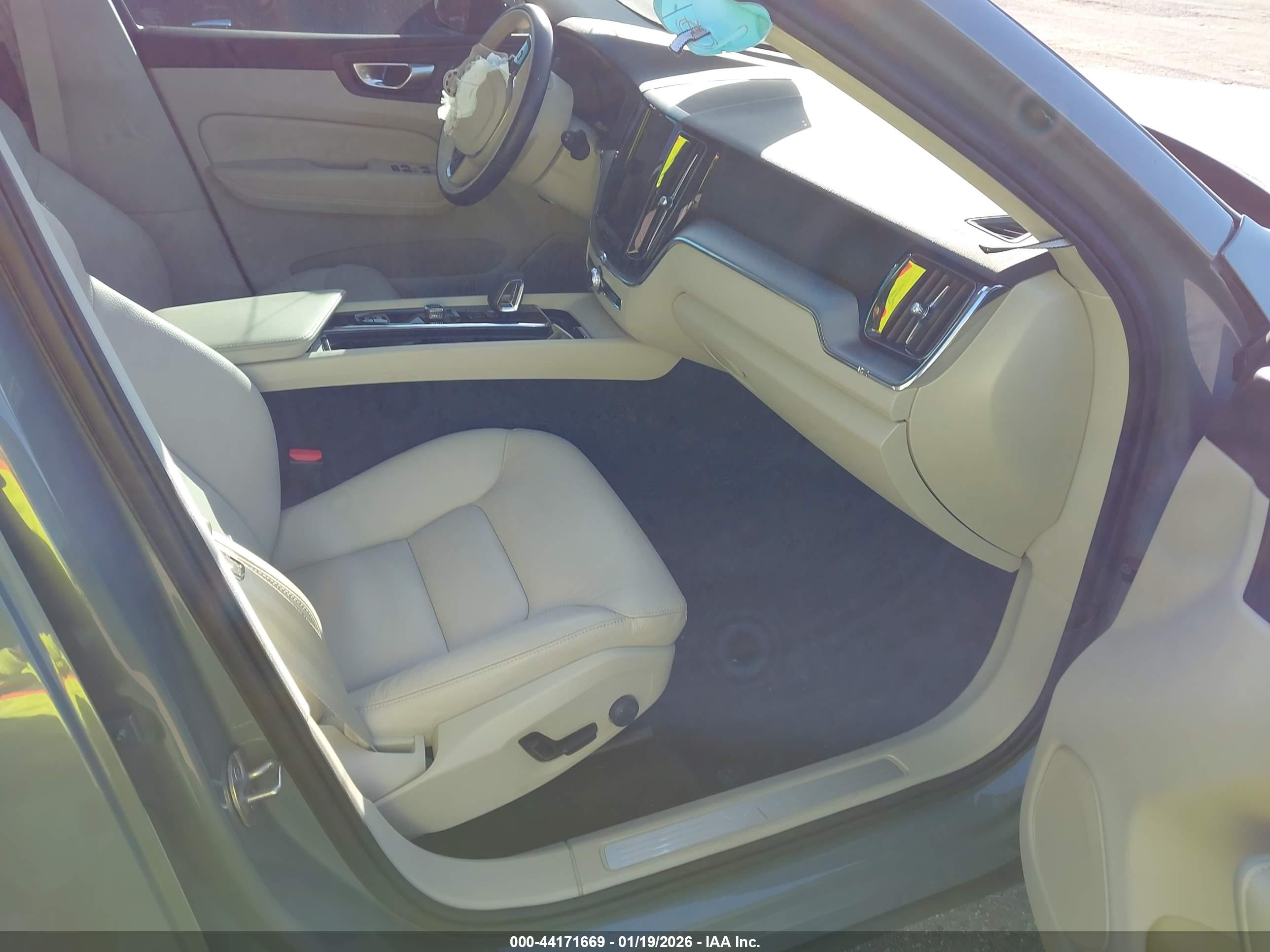 VOLVO XC60 image 5