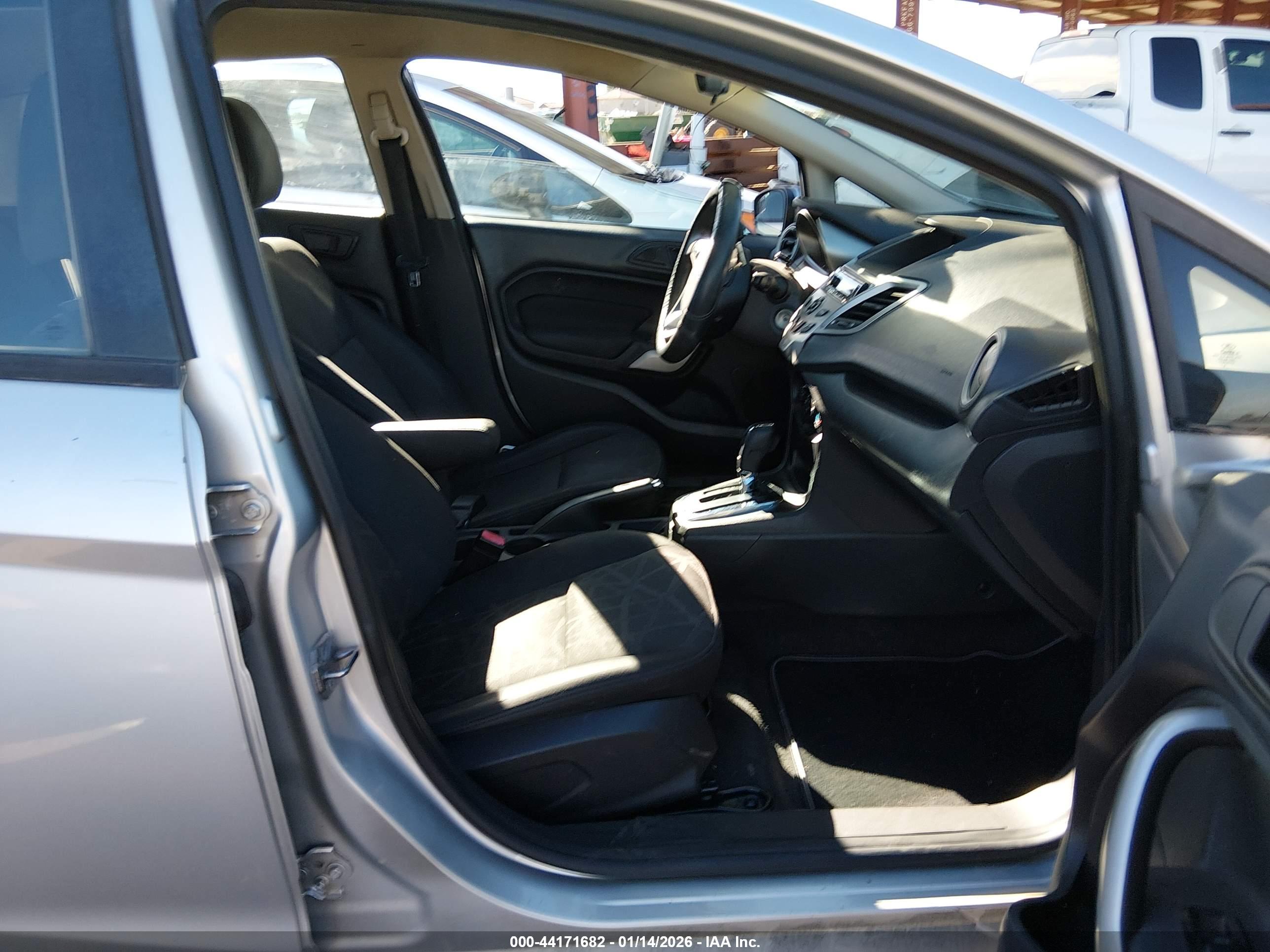 FORD FIESTA image 5