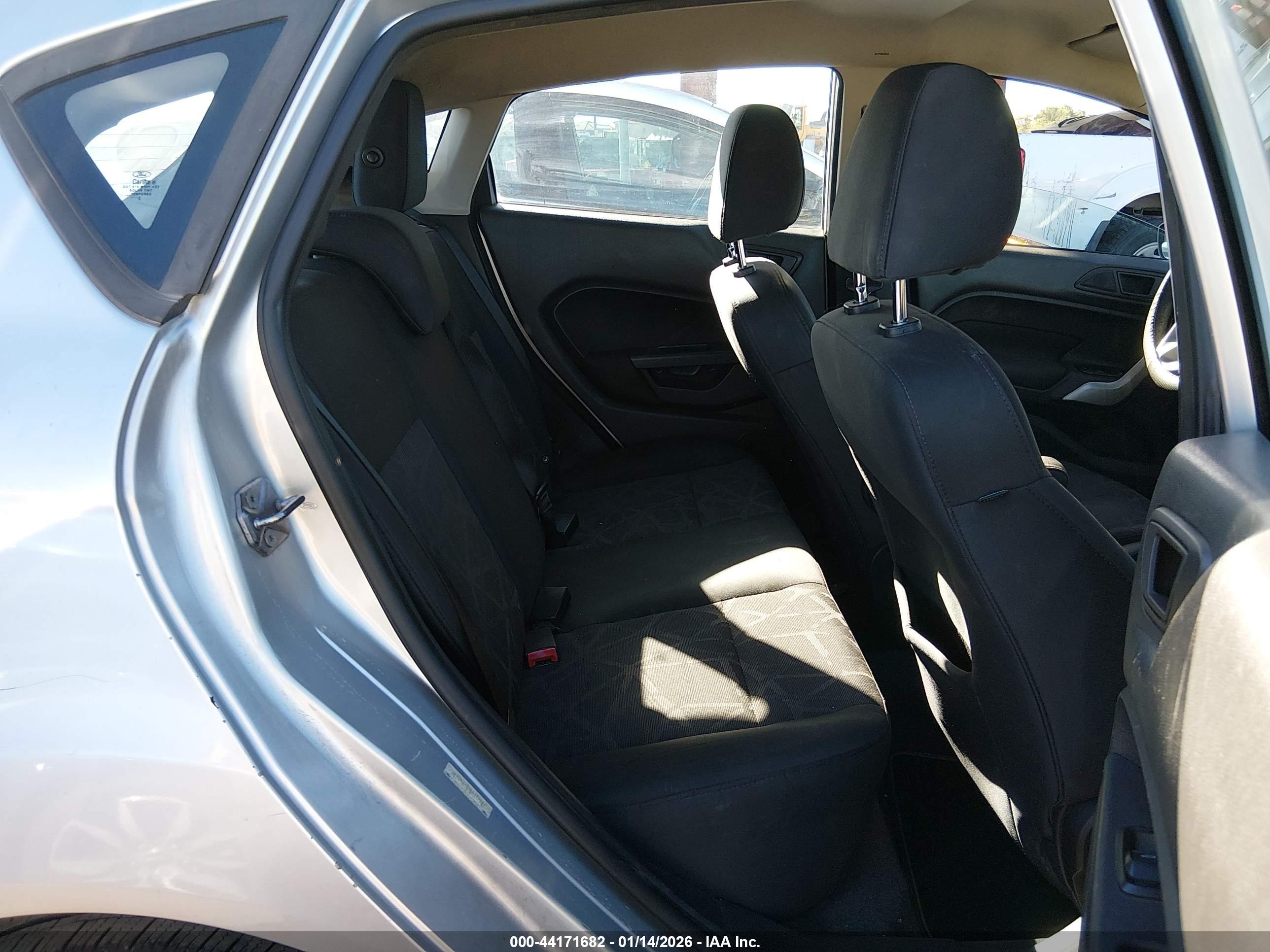 FORD FIESTA image 8