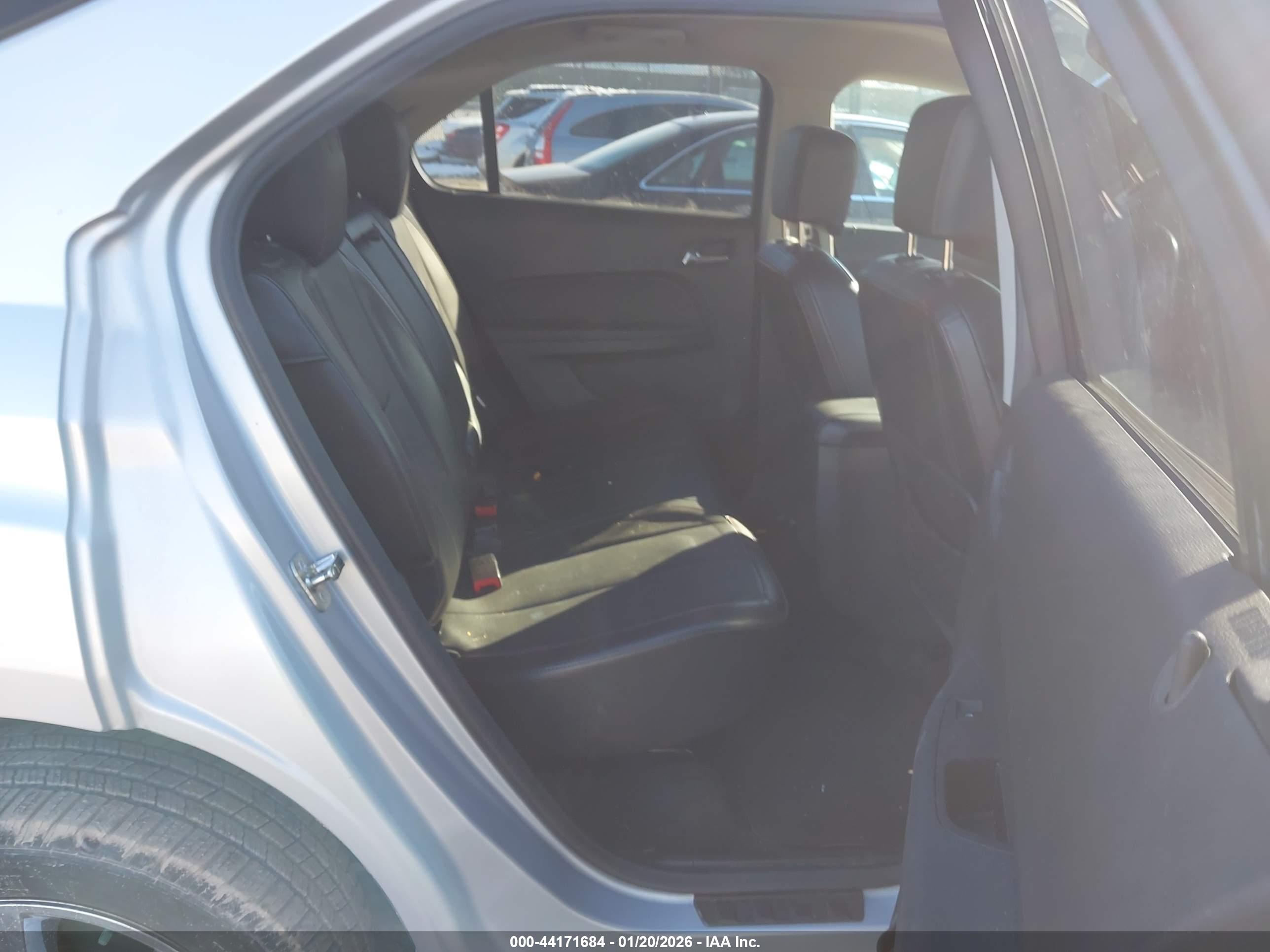CHEVROLET EQUINOX image 8