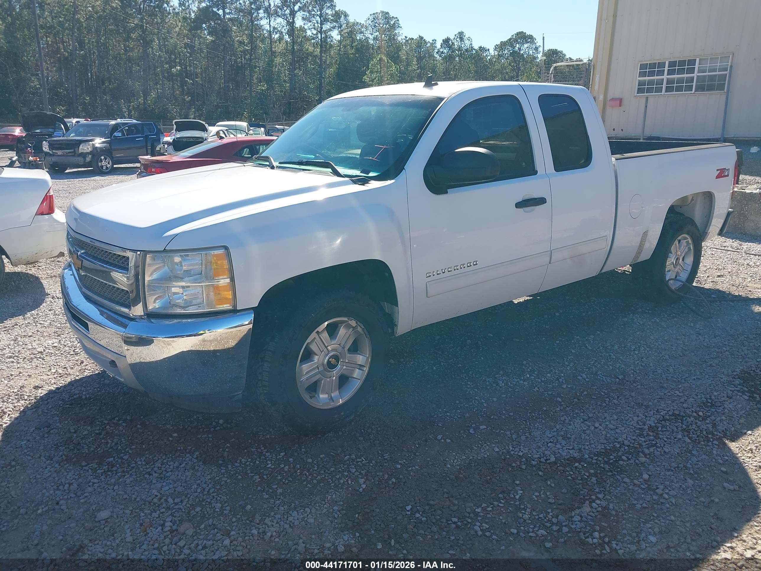 CHEVROLET SILVERADO image 2