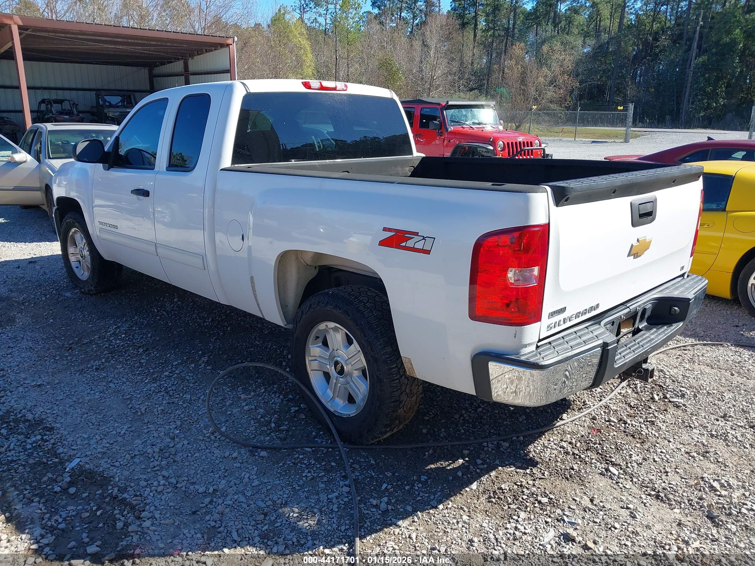 CHEVROLET SILVERADO image 3