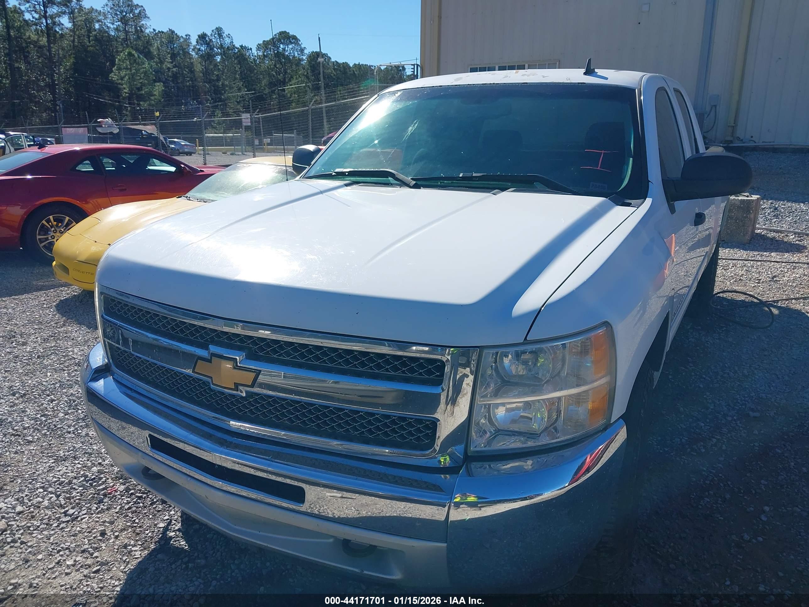 CHEVROLET SILVERADO image 6
