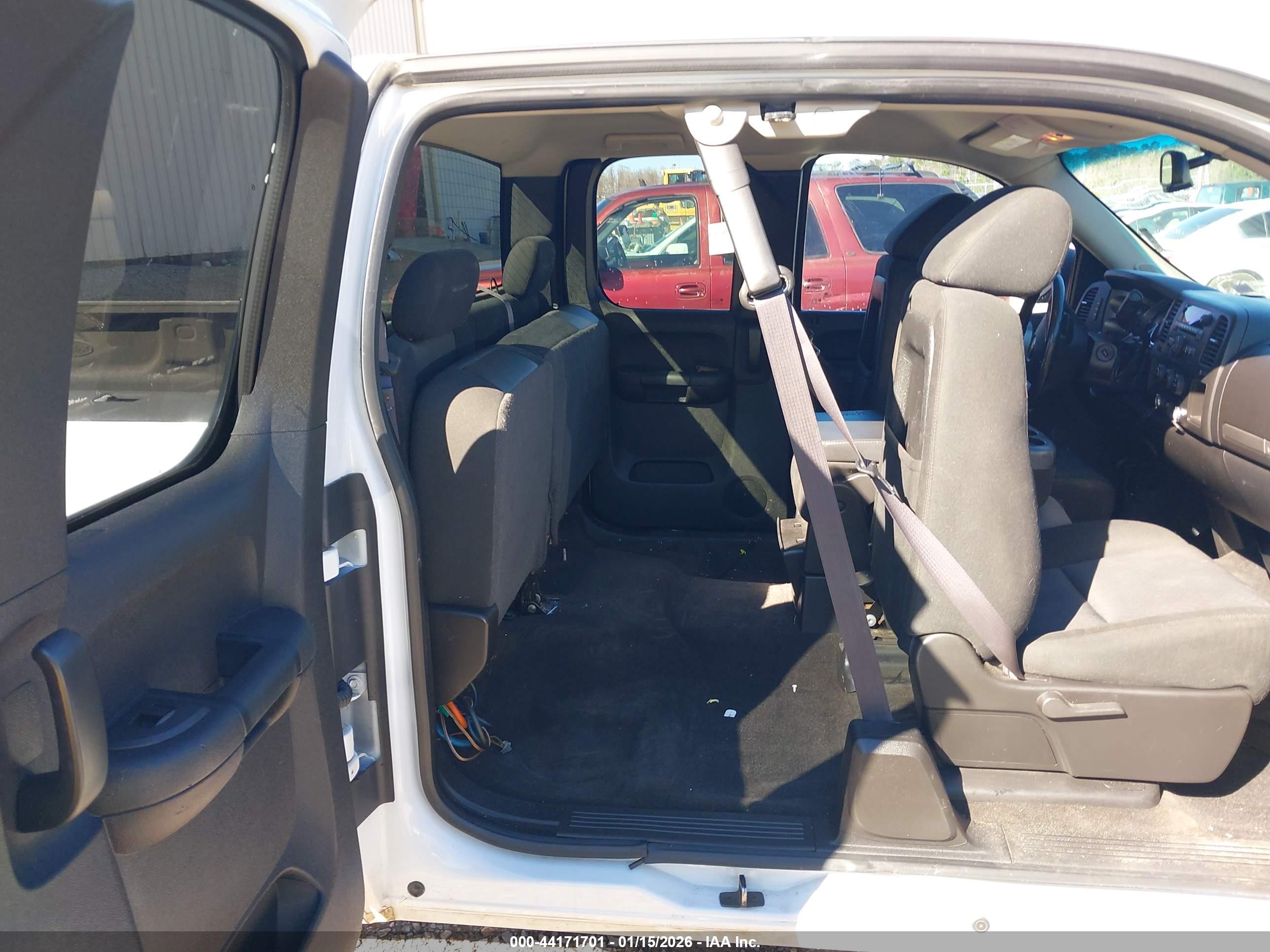 CHEVROLET SILVERADO image 8