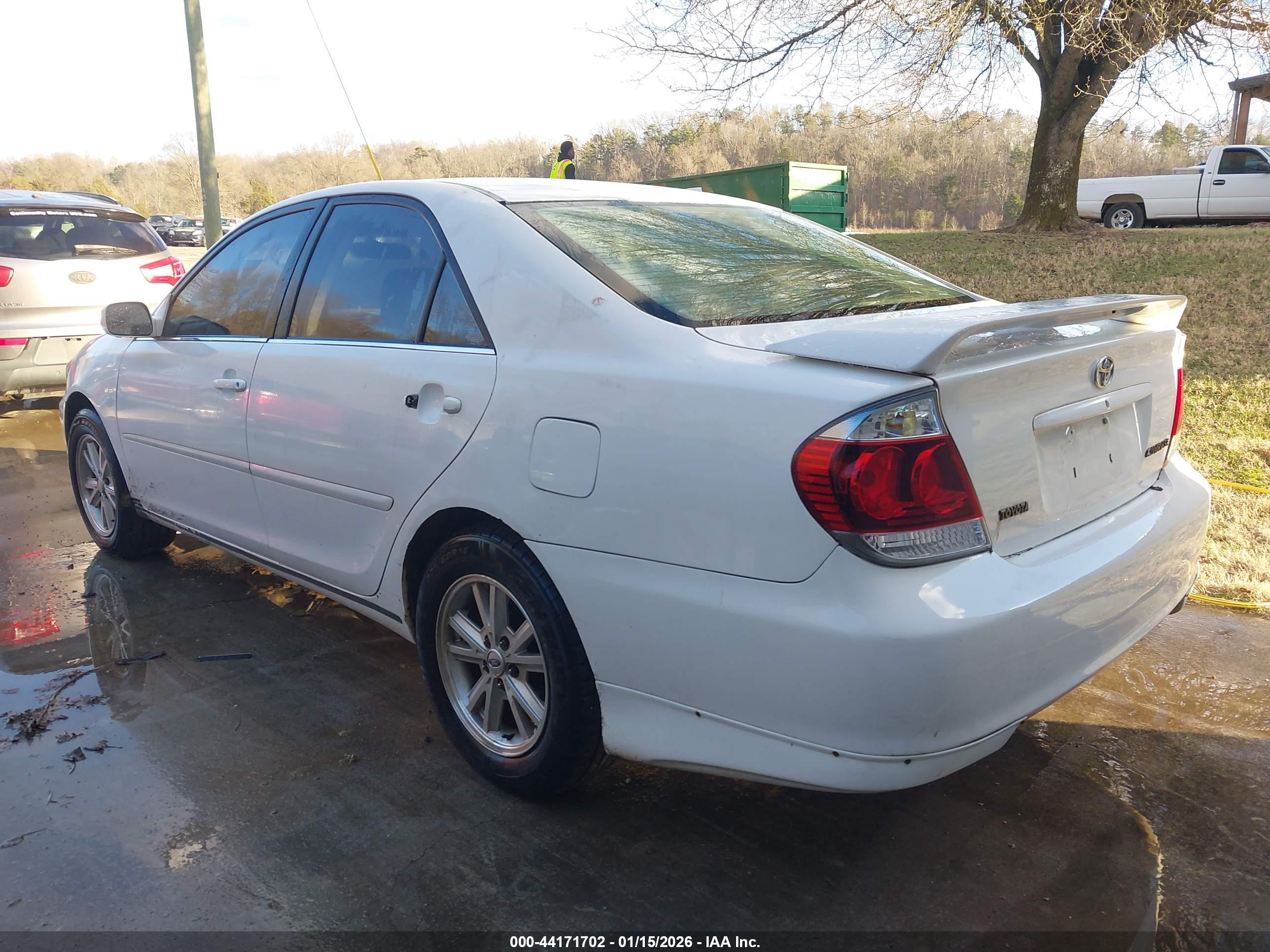 TOYOTA CAMRY image 3