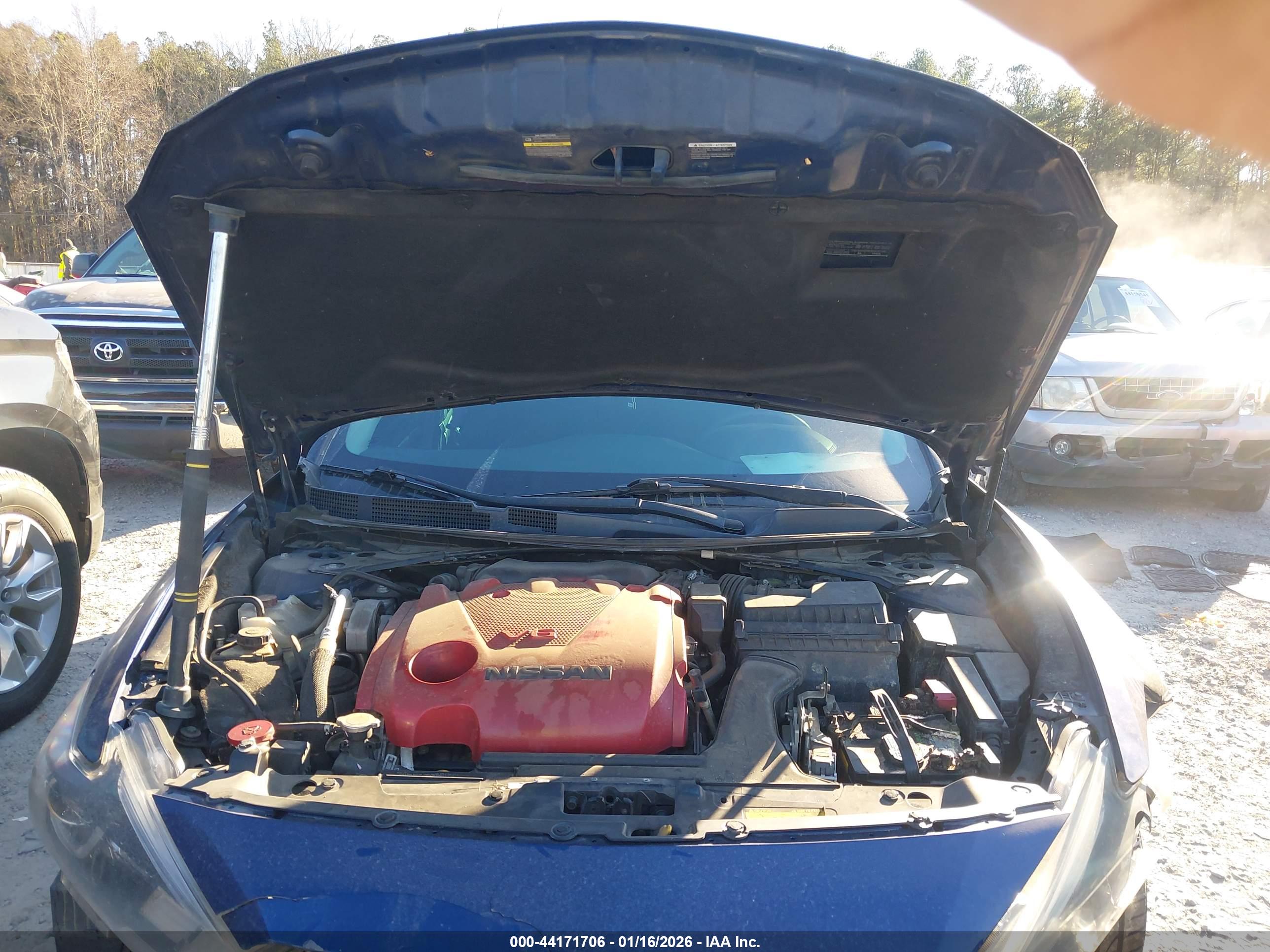 NISSAN MAXIMA image 10