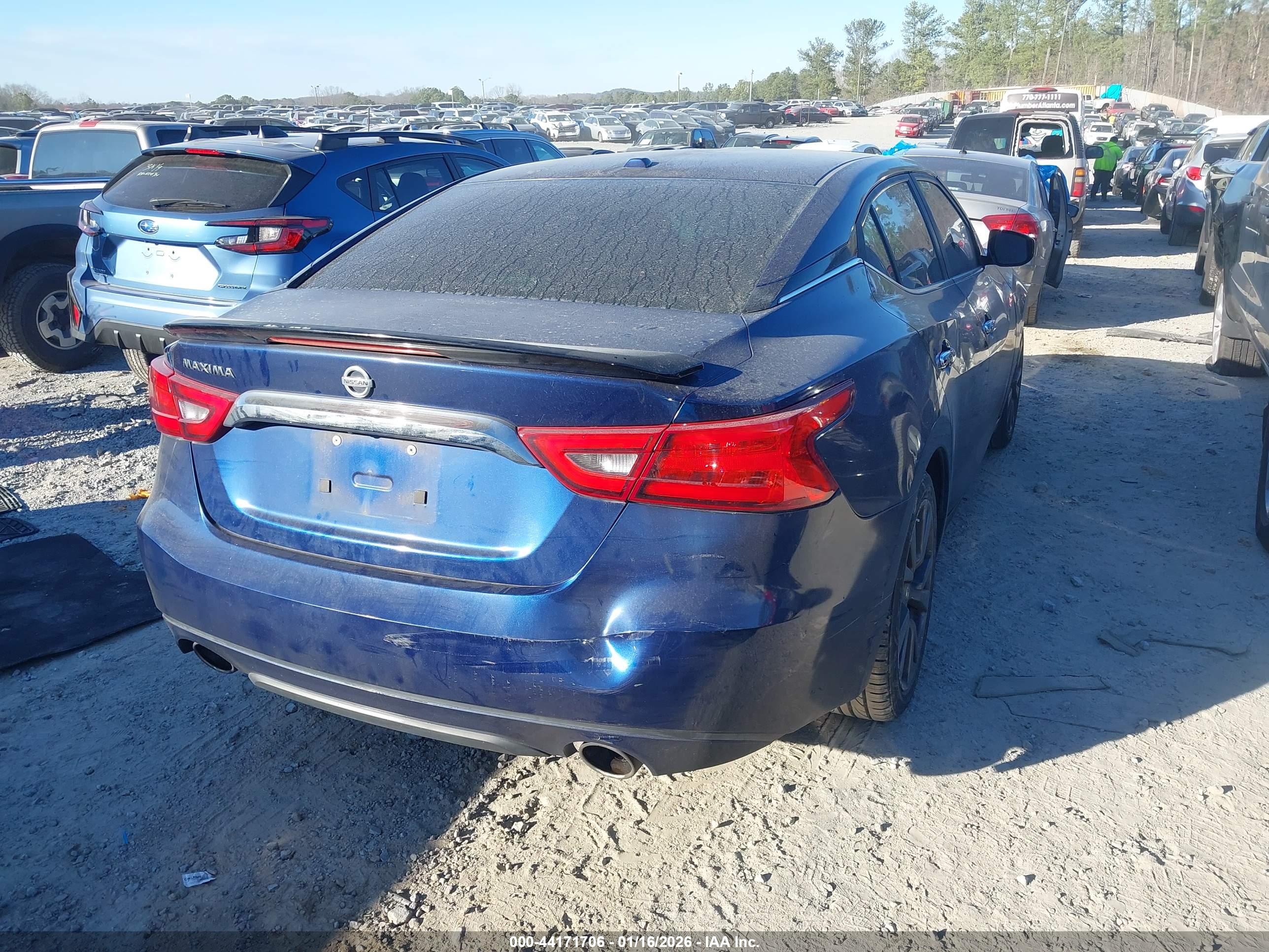 NISSAN MAXIMA image 4
