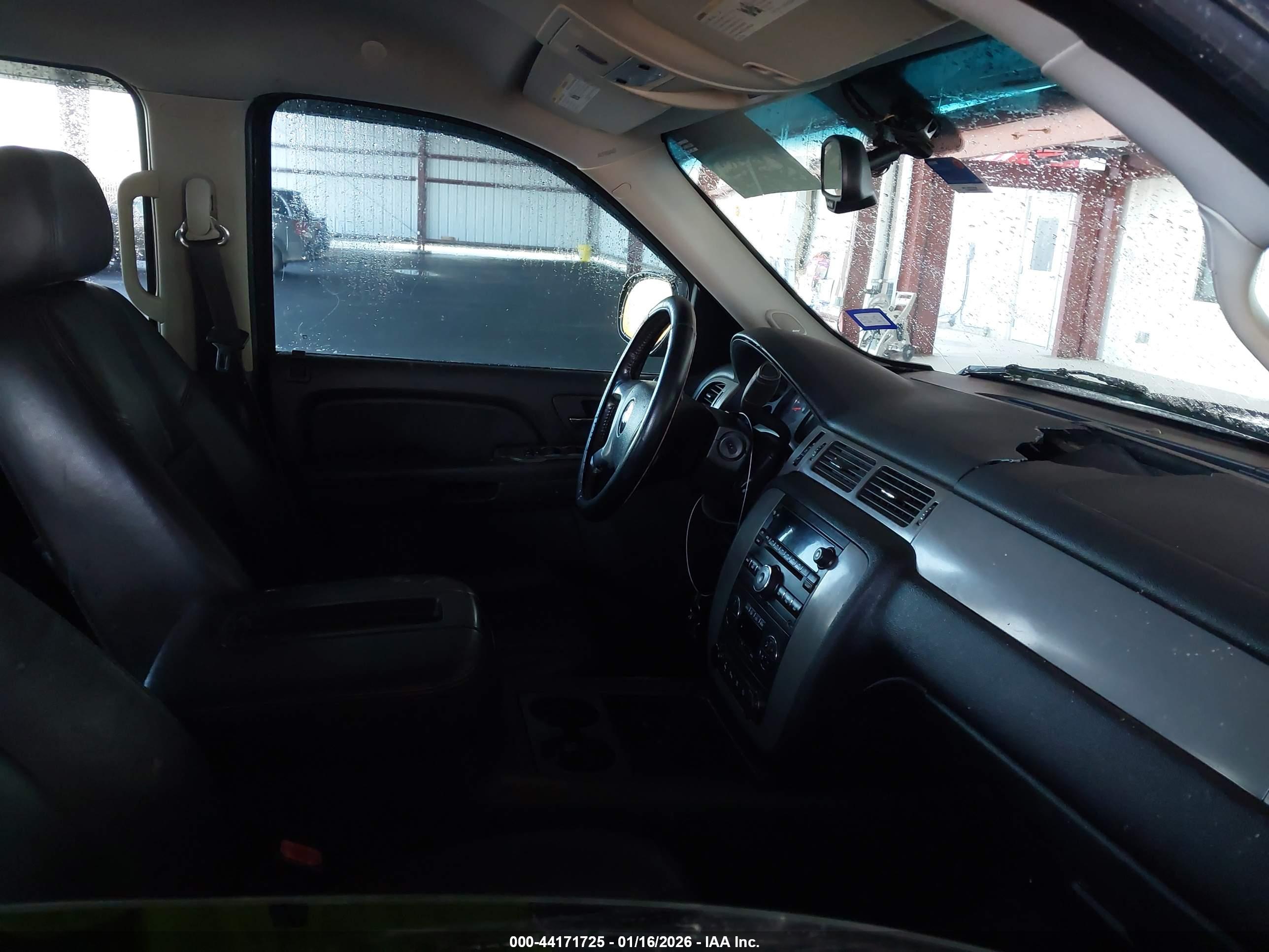 CHEVROLET TAHOE image 5