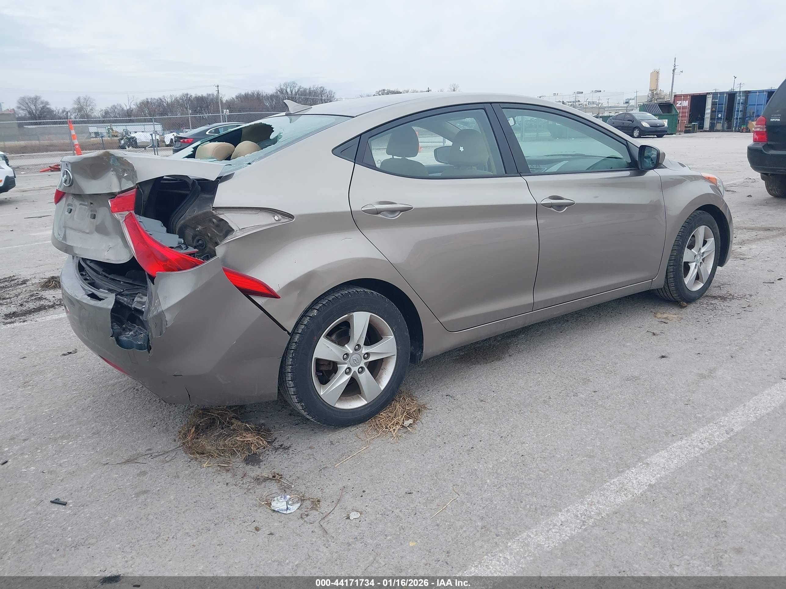 HYUNDAI ELANTRA image 4