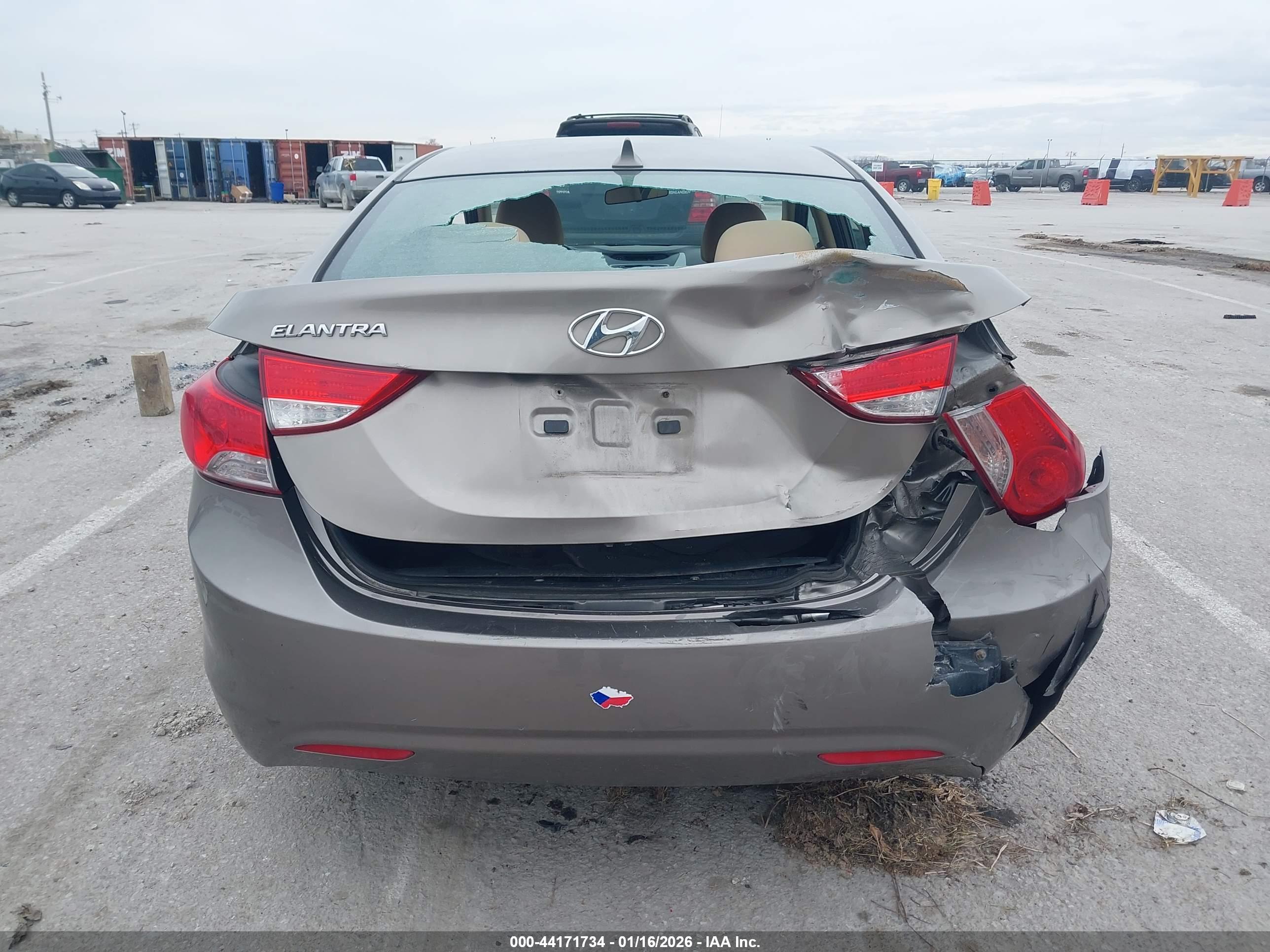 HYUNDAI ELANTRA image 6