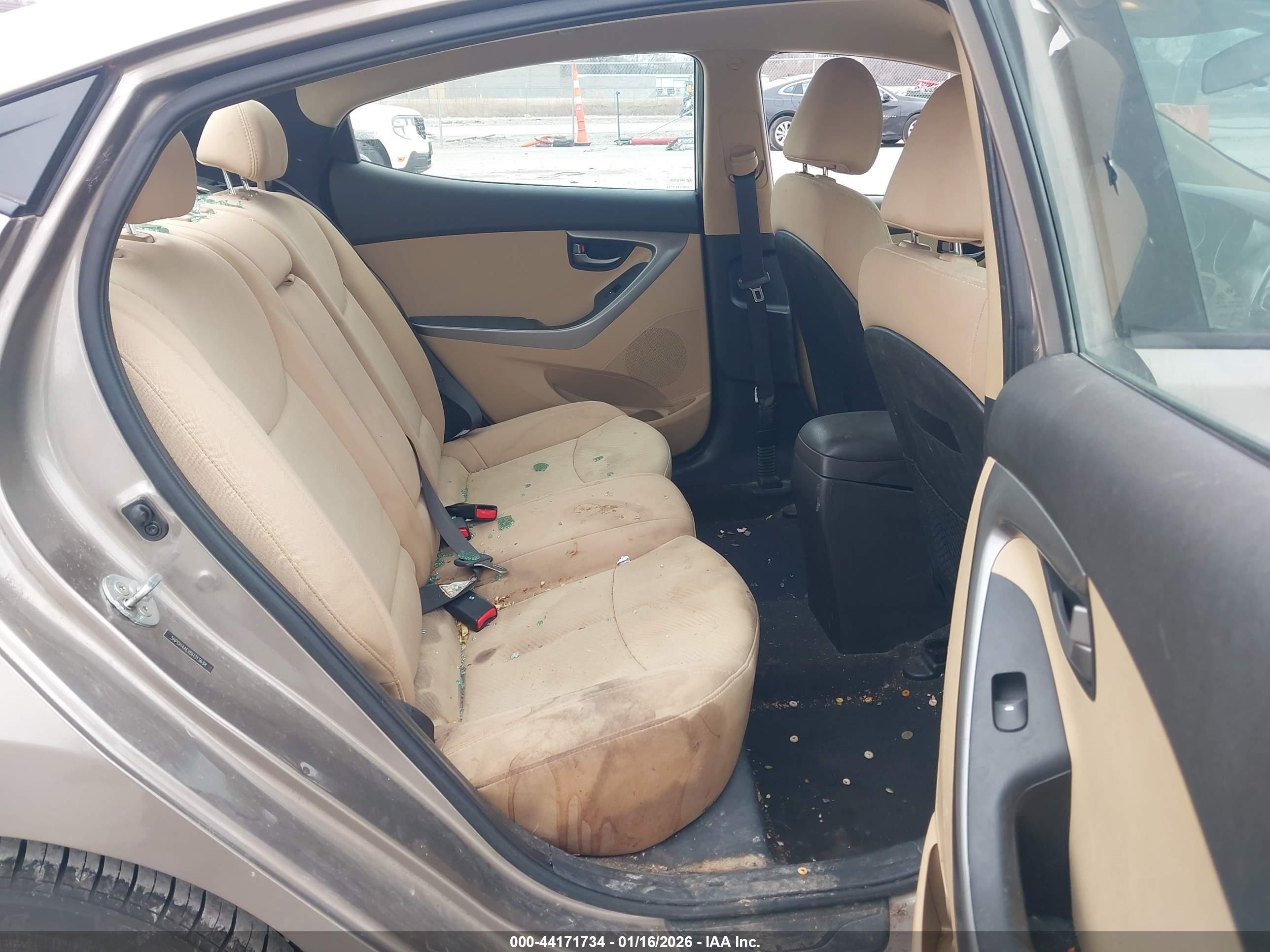 HYUNDAI ELANTRA image 8