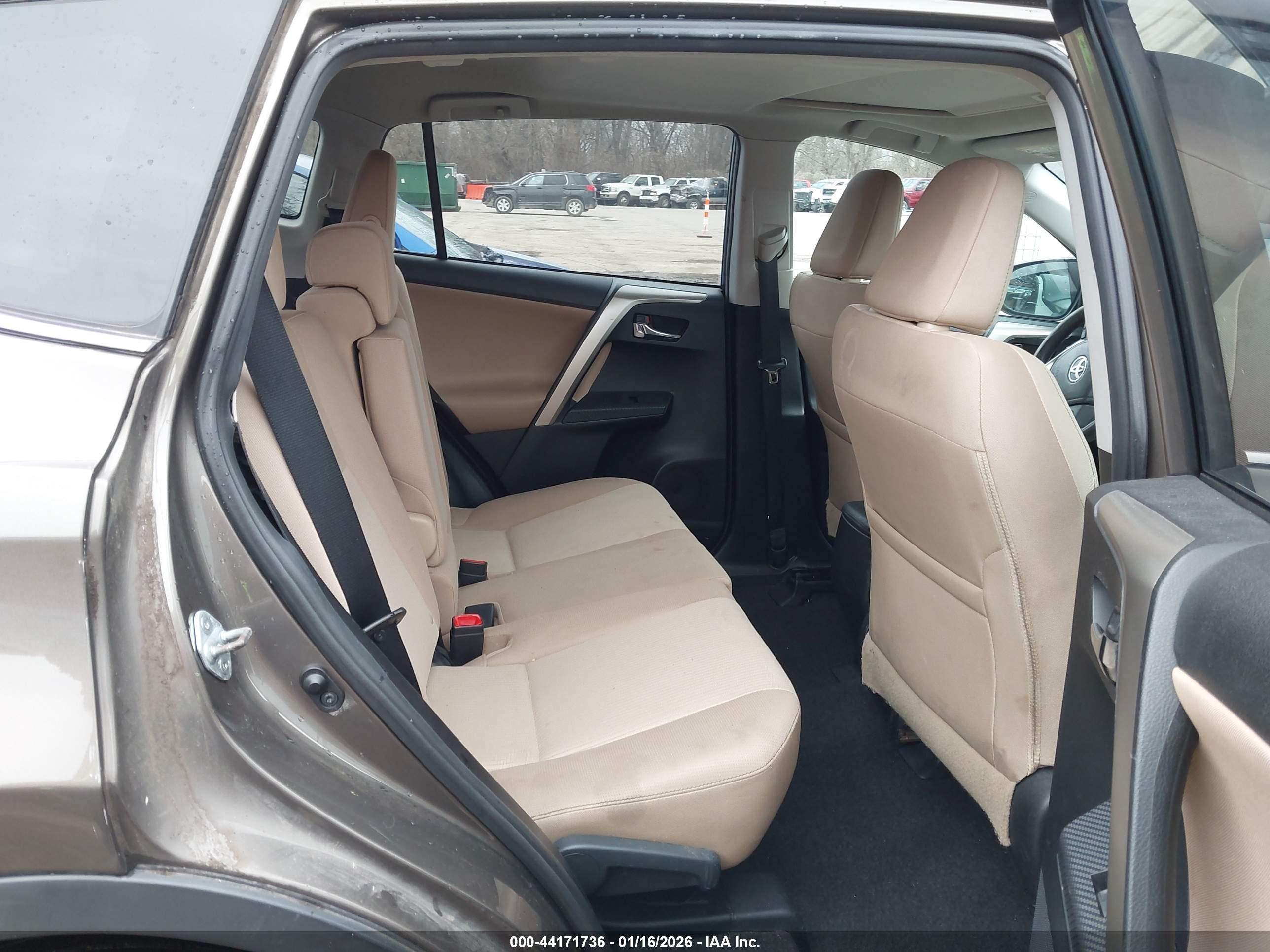 TOYOTA RAV4 image 8