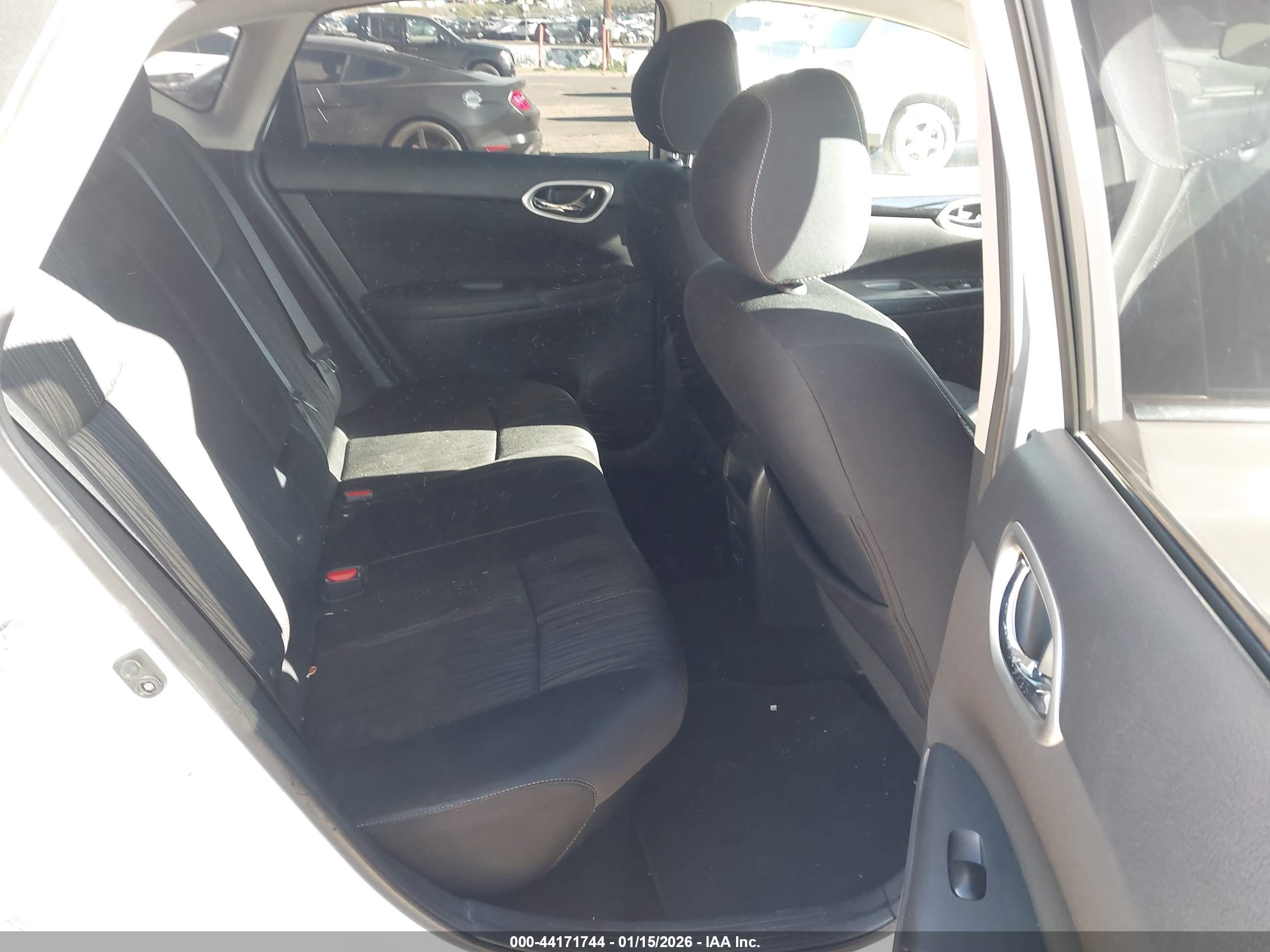 NISSAN SENTRA image 8