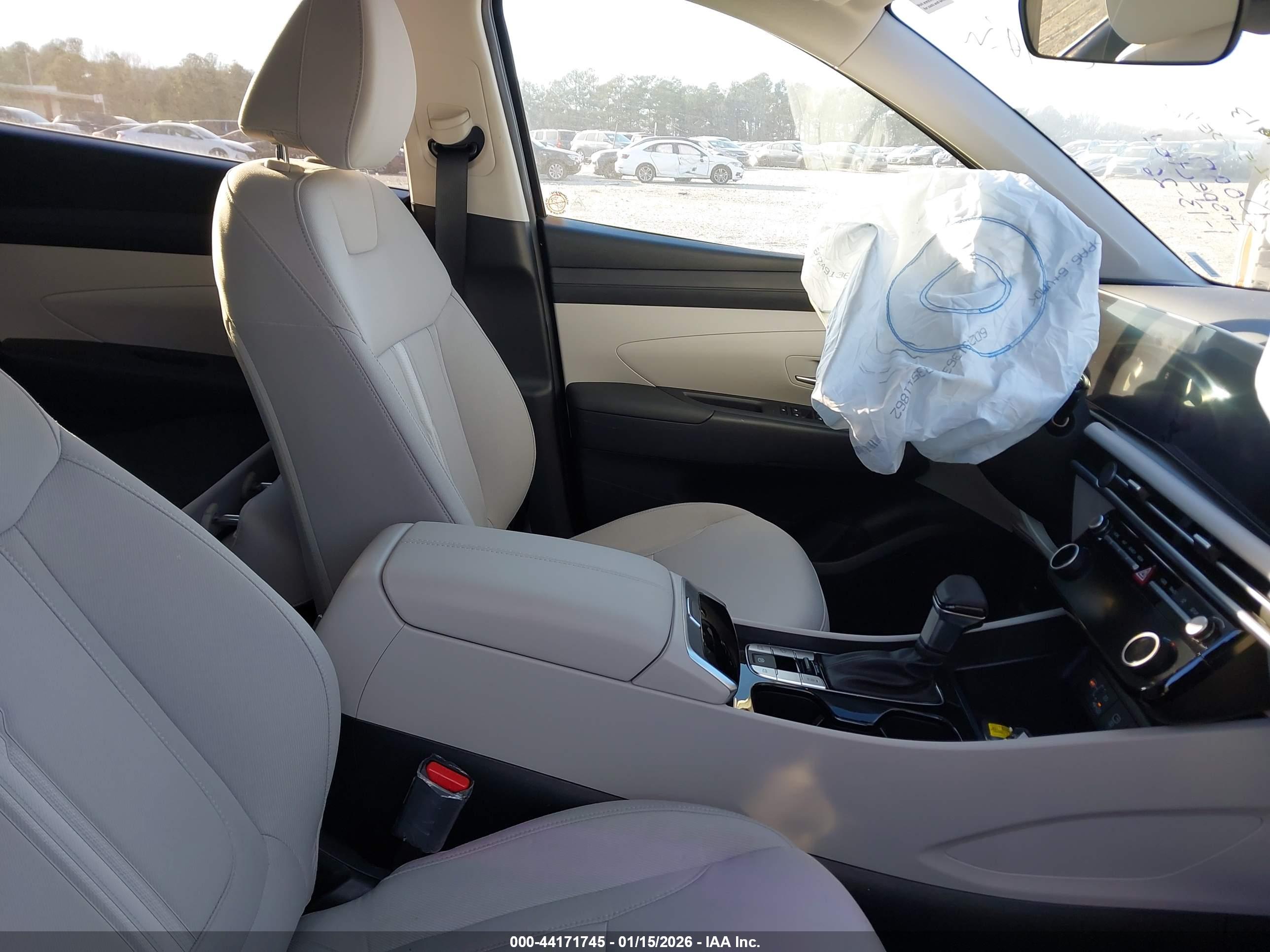 HYUNDAI TUCSON image 5