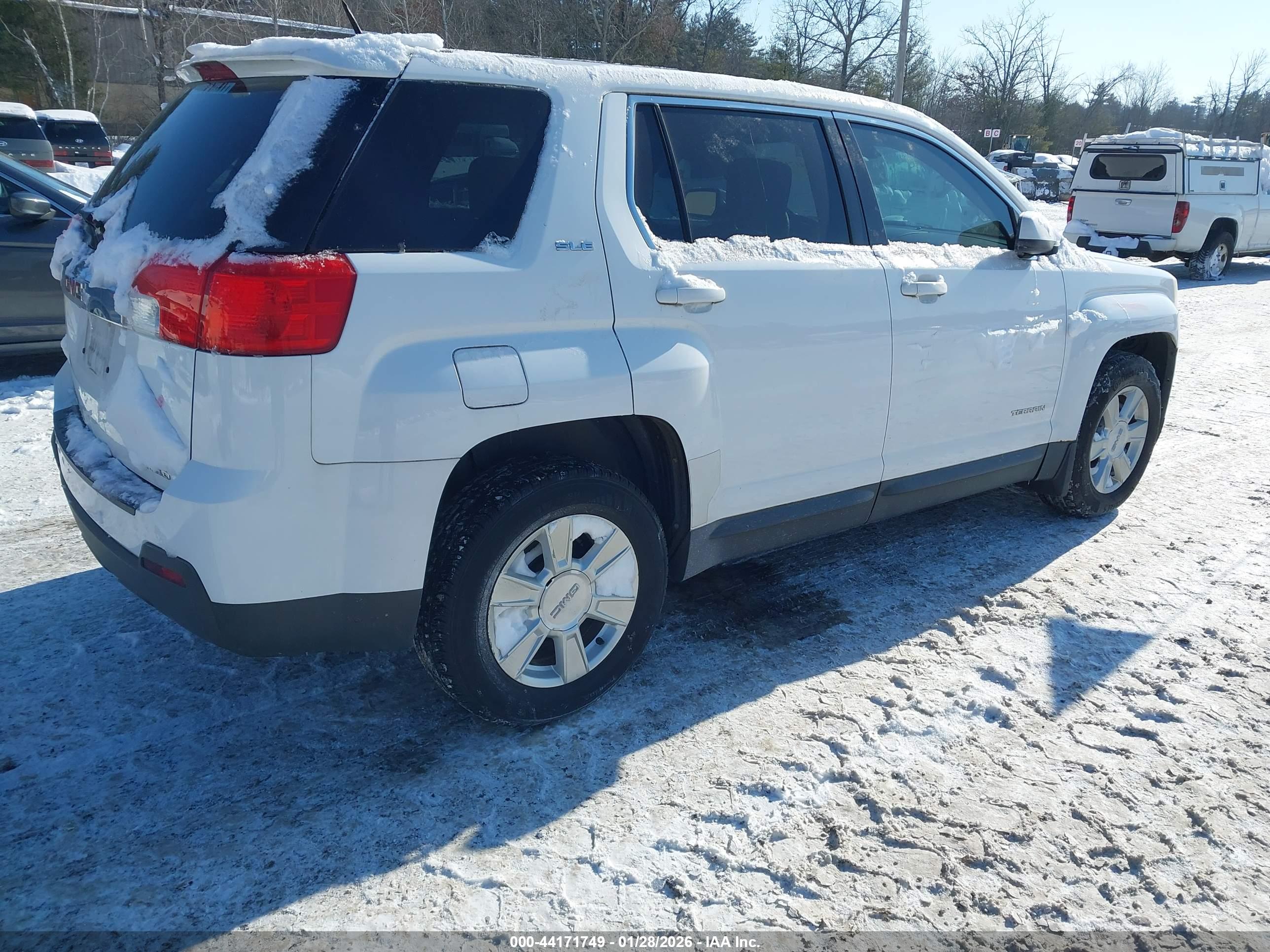 GMC TERRAIN image 4