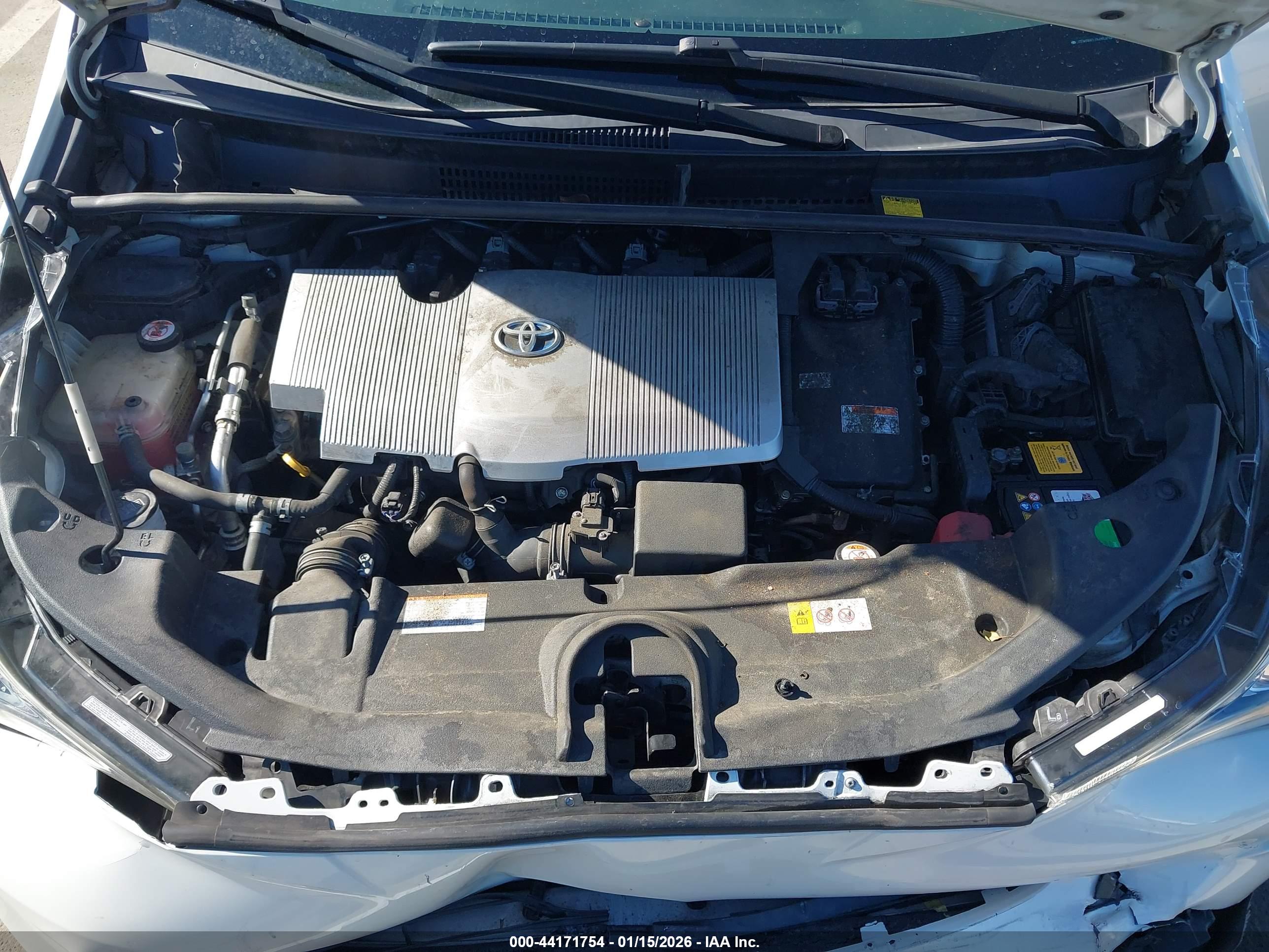 TOYOTA PRIUS image 10