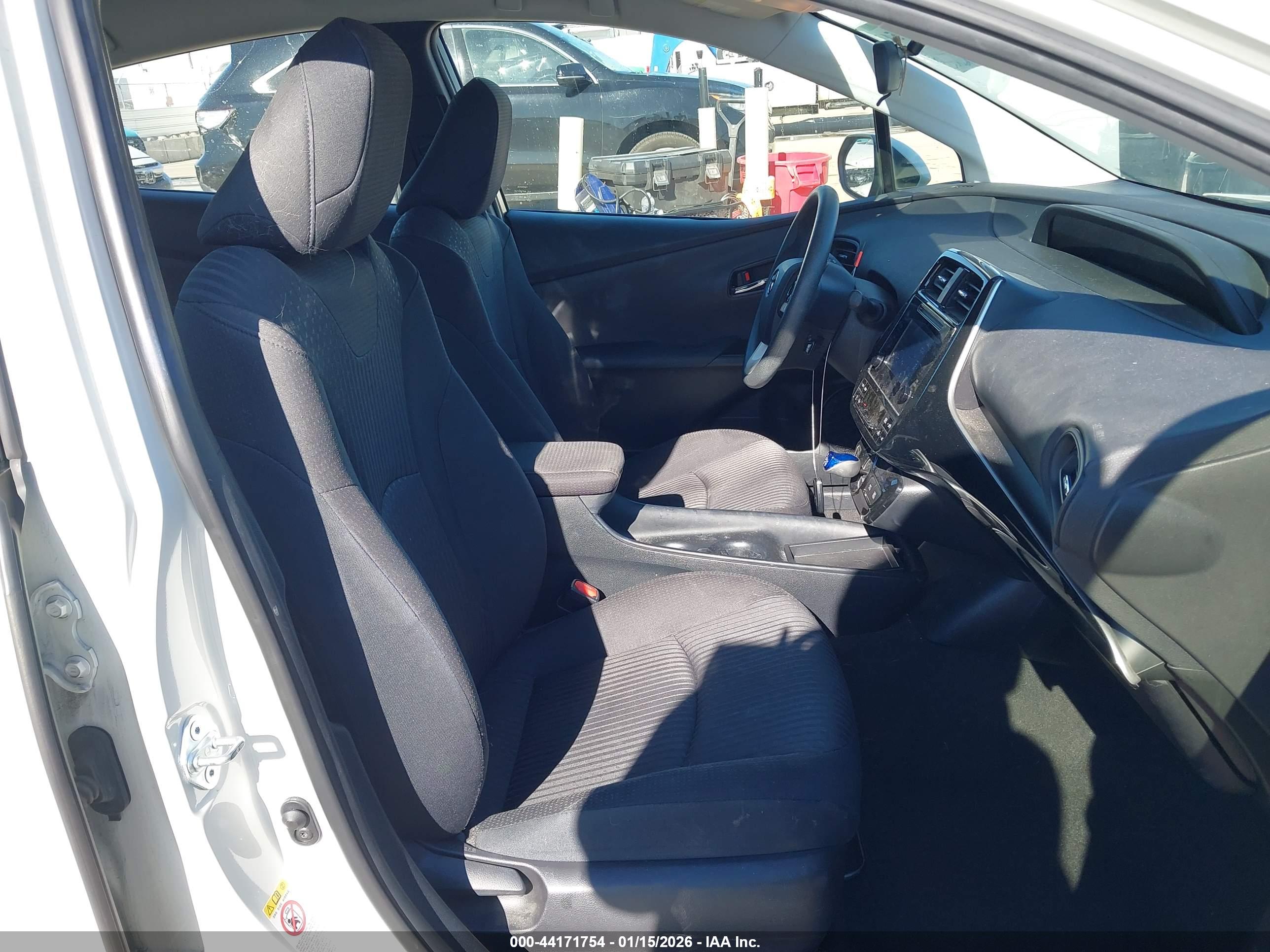 TOYOTA PRIUS image 5