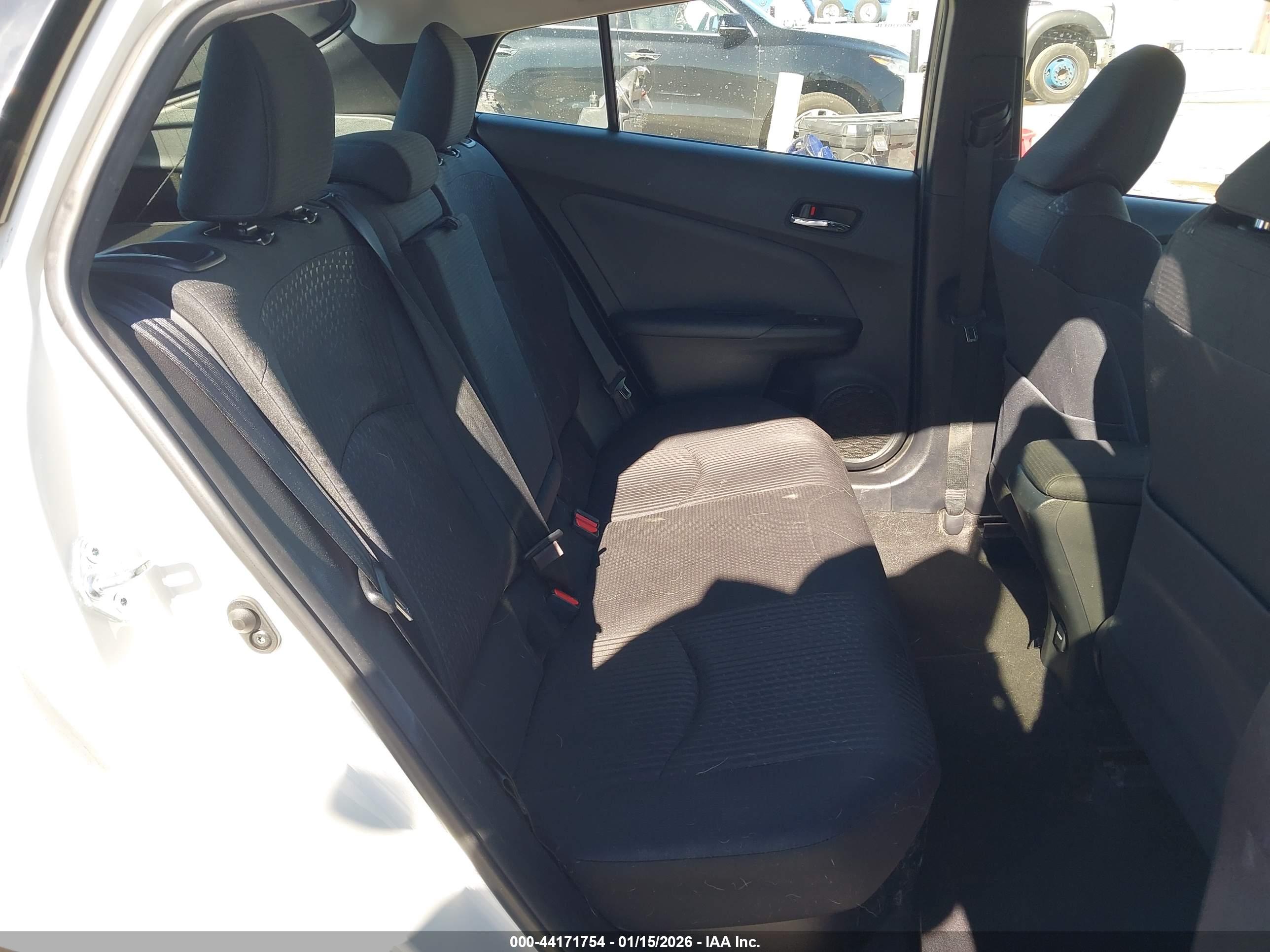 TOYOTA PRIUS image 8