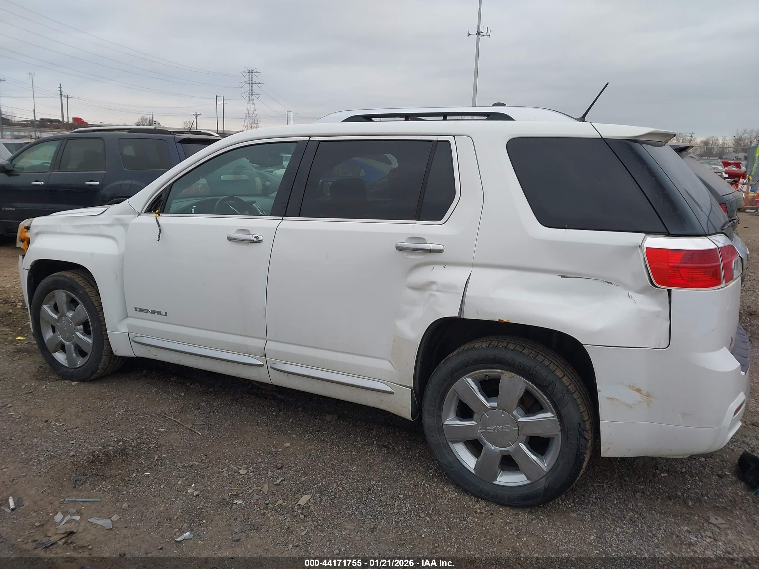 GMC TERRAIN image 6