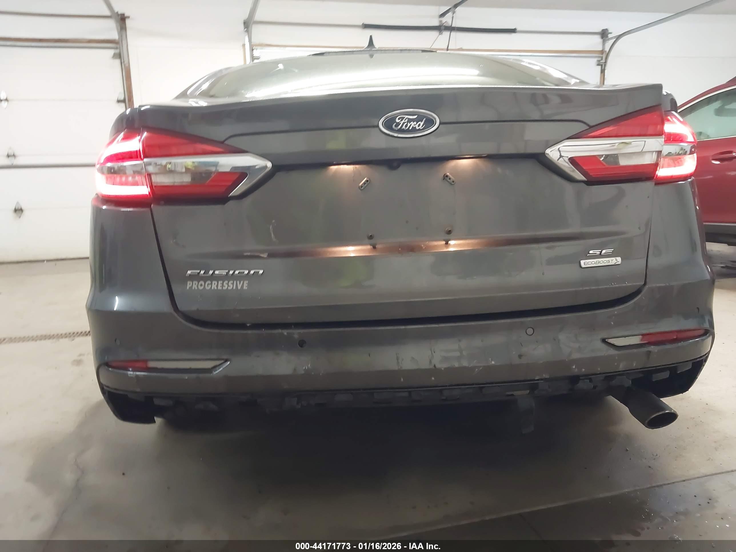 FORD FUSION image 6