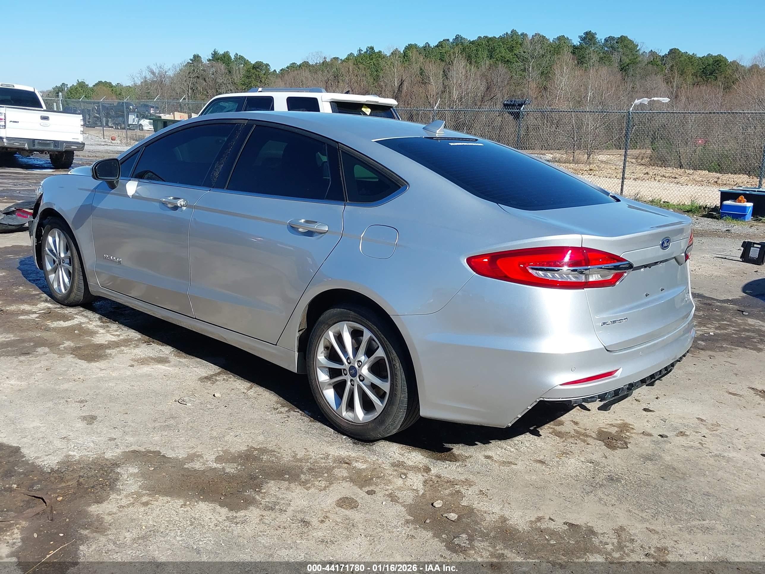 FORD FUSION image 3