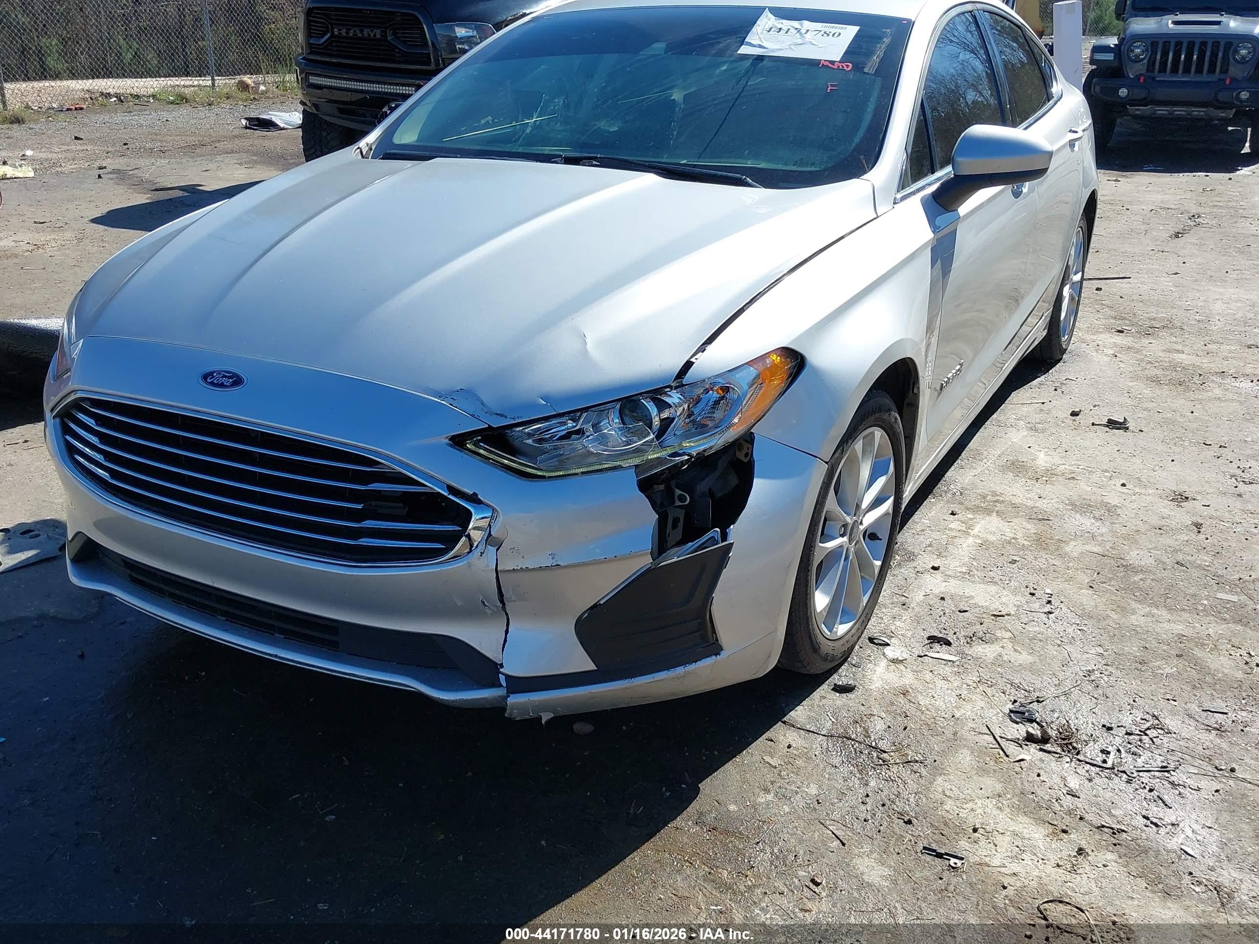 FORD FUSION image 6