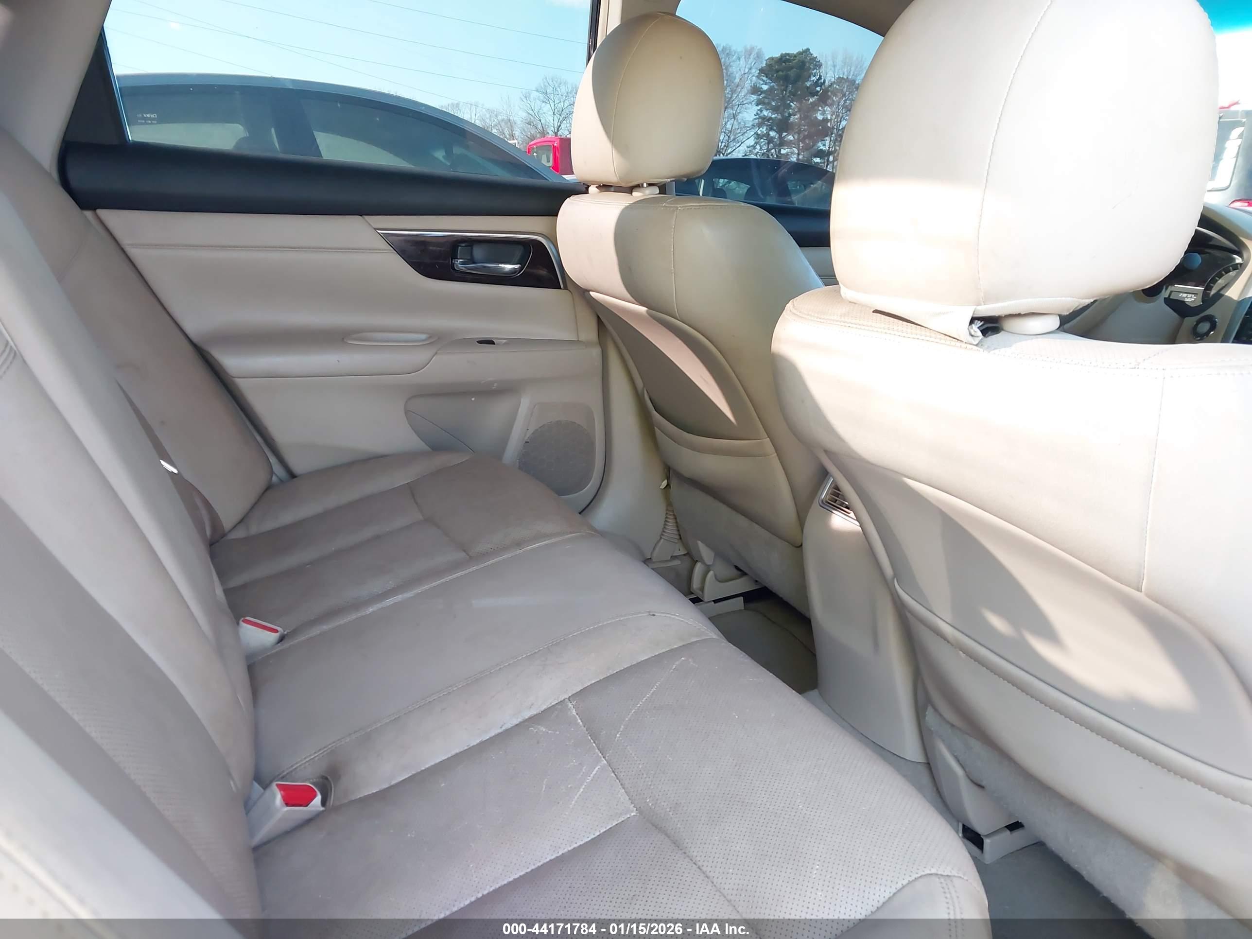 NISSAN ALTIMA image 8